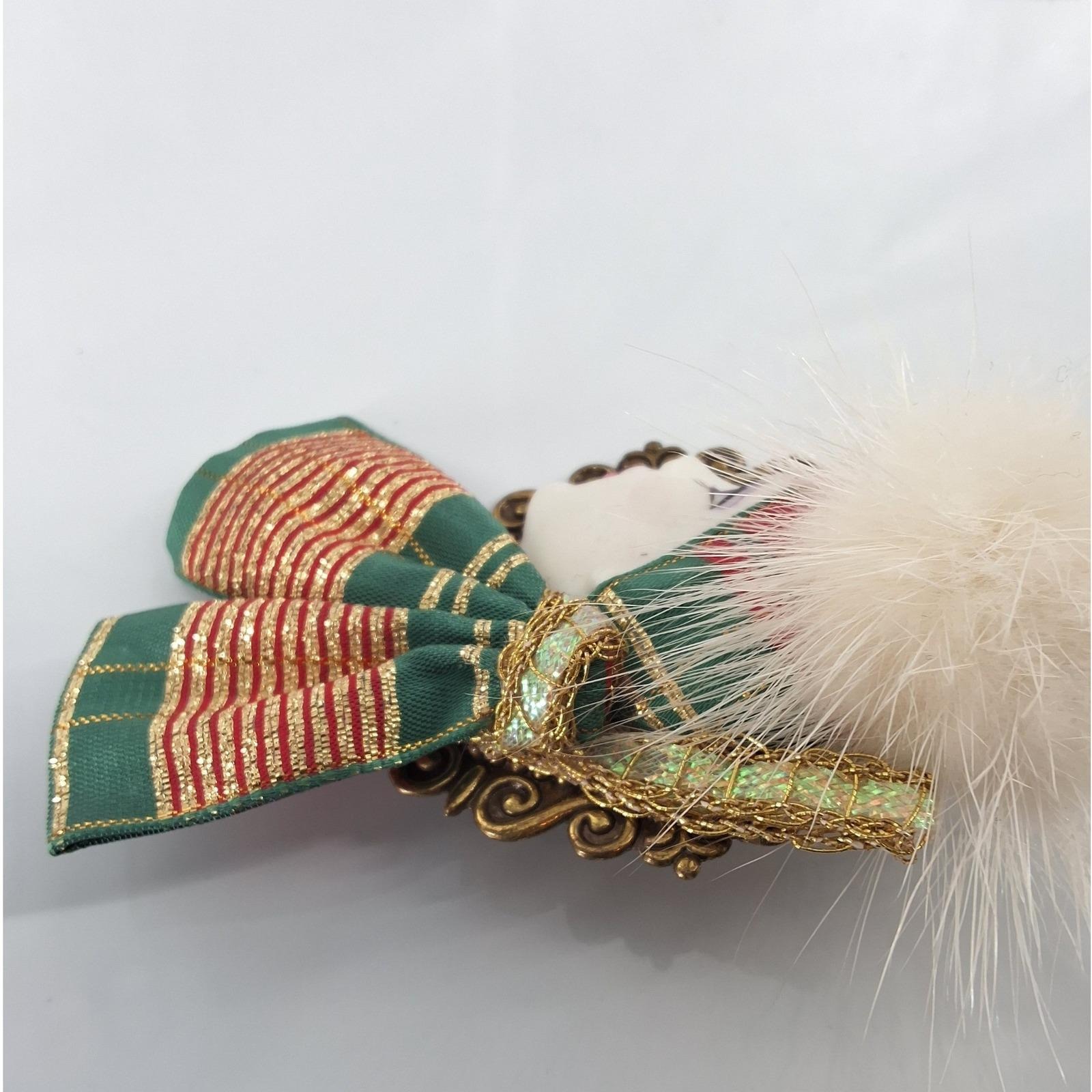Vintage Lady Face Brooch Christmas Portrait Pin - View 4