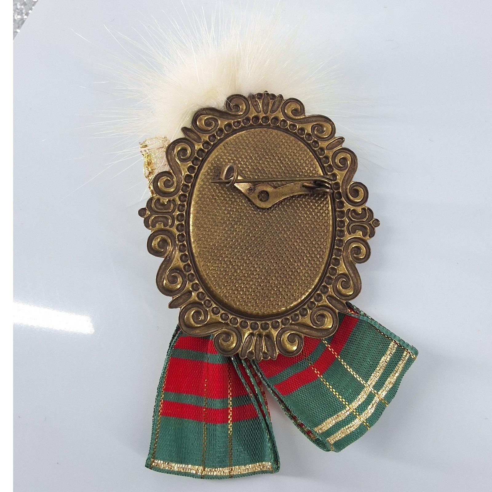Vintage Lady Face Brooch Christmas Portrait Pin - View 5