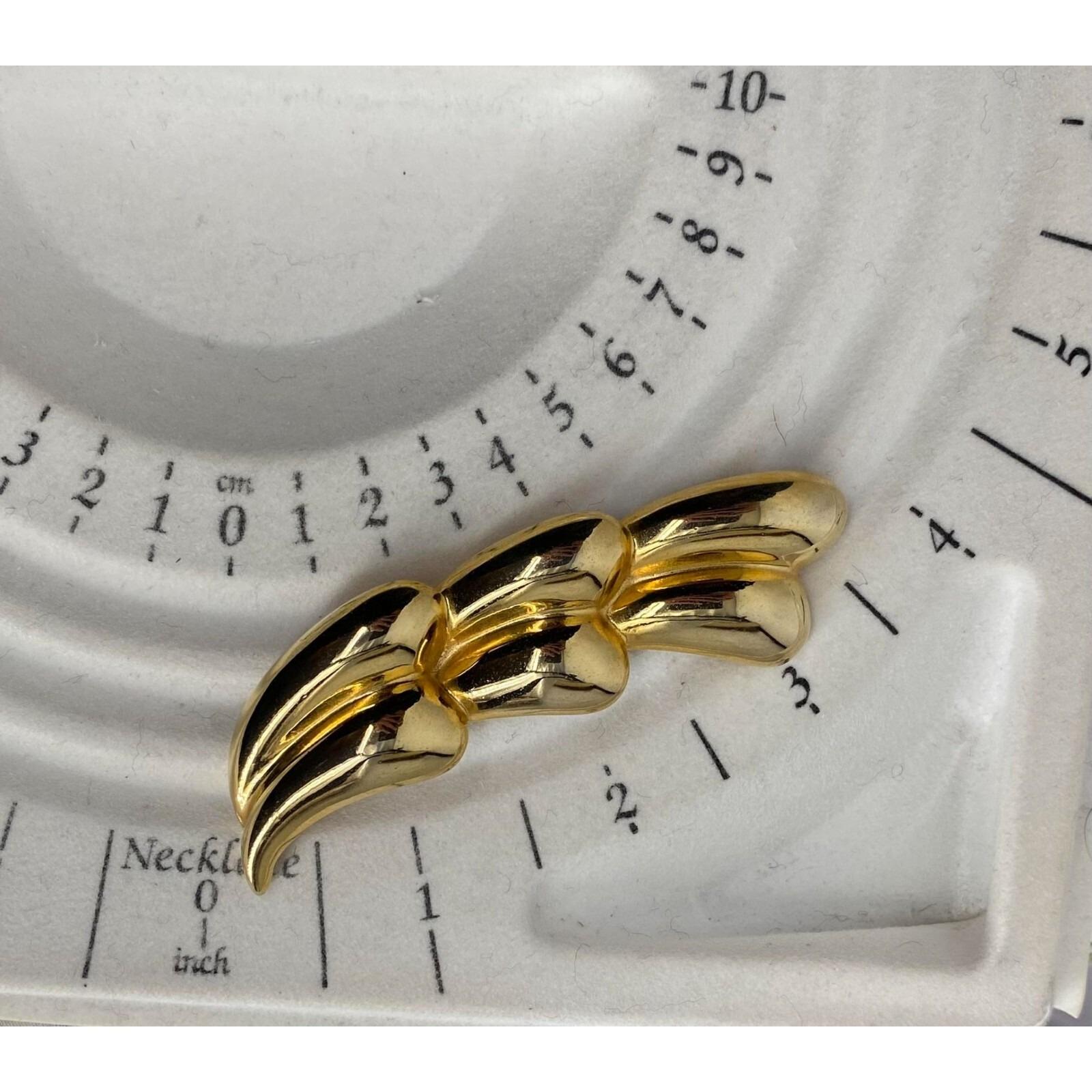 Vintage Unsigned Monet Gold Tone Leaf Brooch Pin - View 3