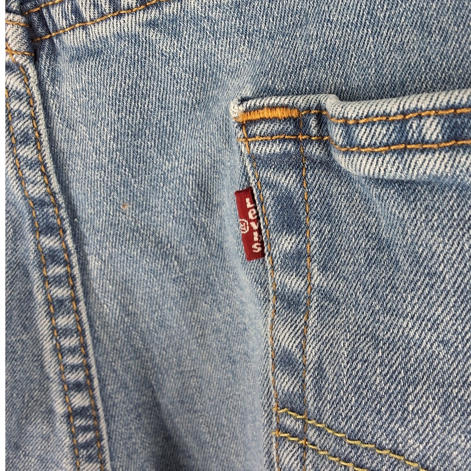 Levis 550 Relaxed Fit Tapered Leg Highrise Denim Jeans W40 L30 Medium Wash - View 3