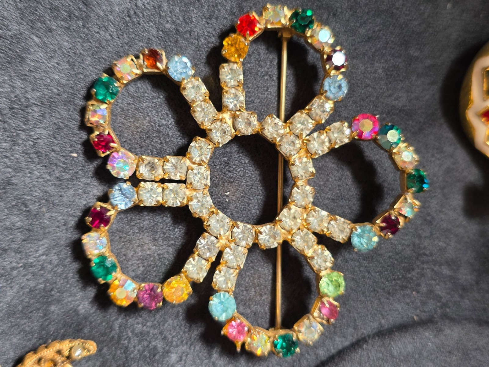 Vintage Juliana D & E Uranium Glass Rhinestone Flower Brooch - View 3