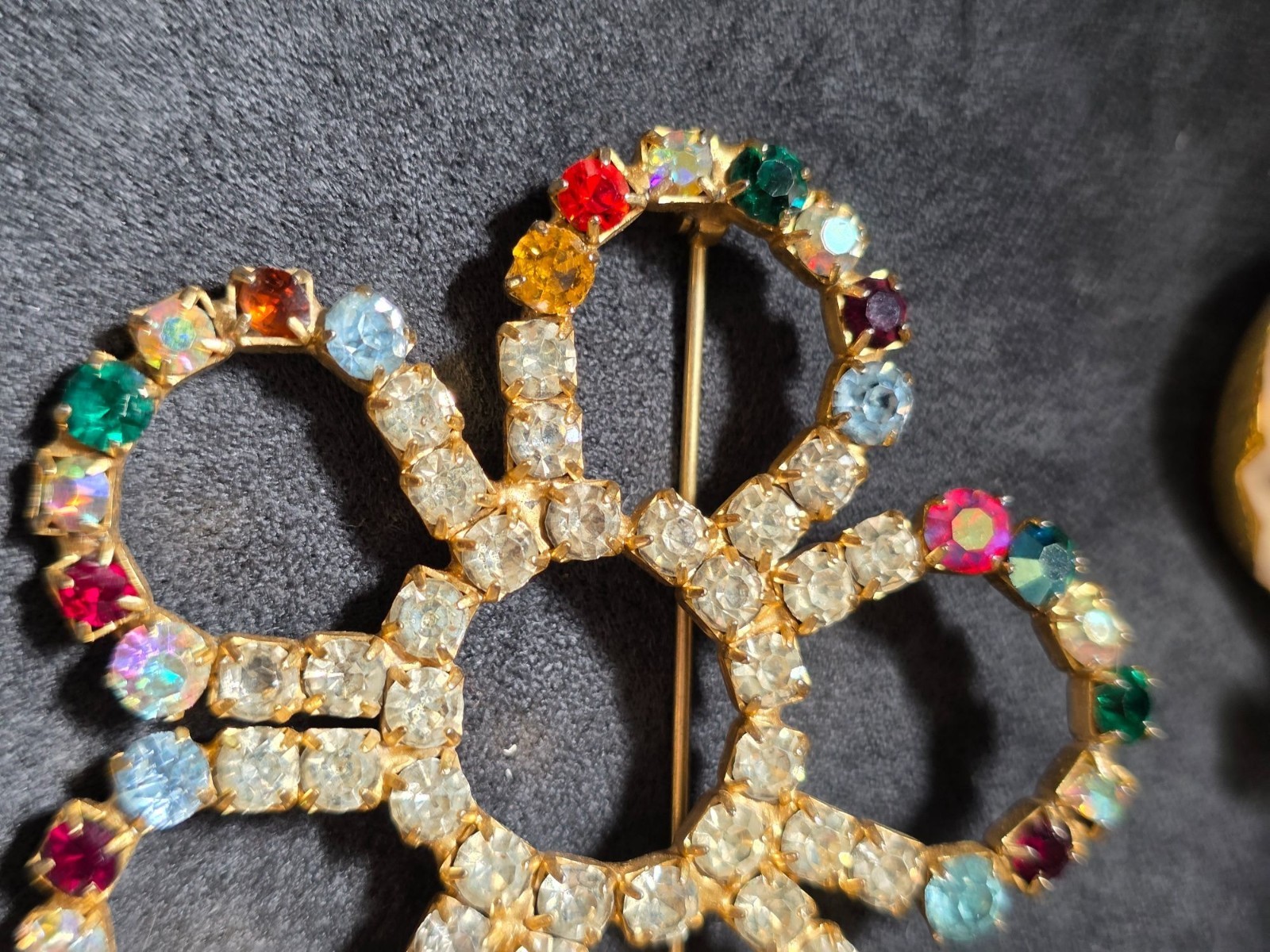 Vintage Juliana D & E Uranium Glass Rhinestone Flower Brooch - View 4