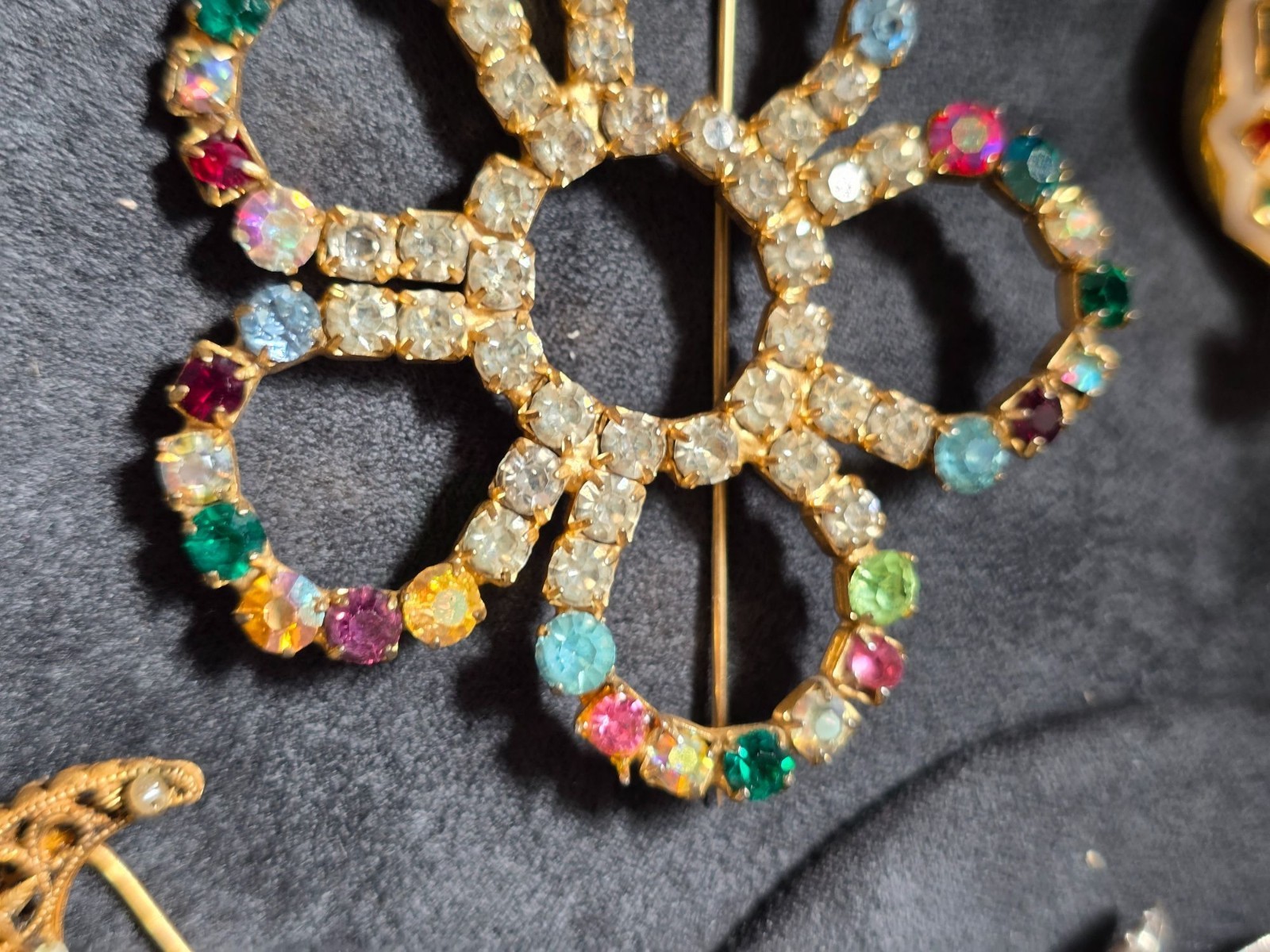 Vintage Juliana D & E Uranium Glass Rhinestone Flower Brooch - View 5