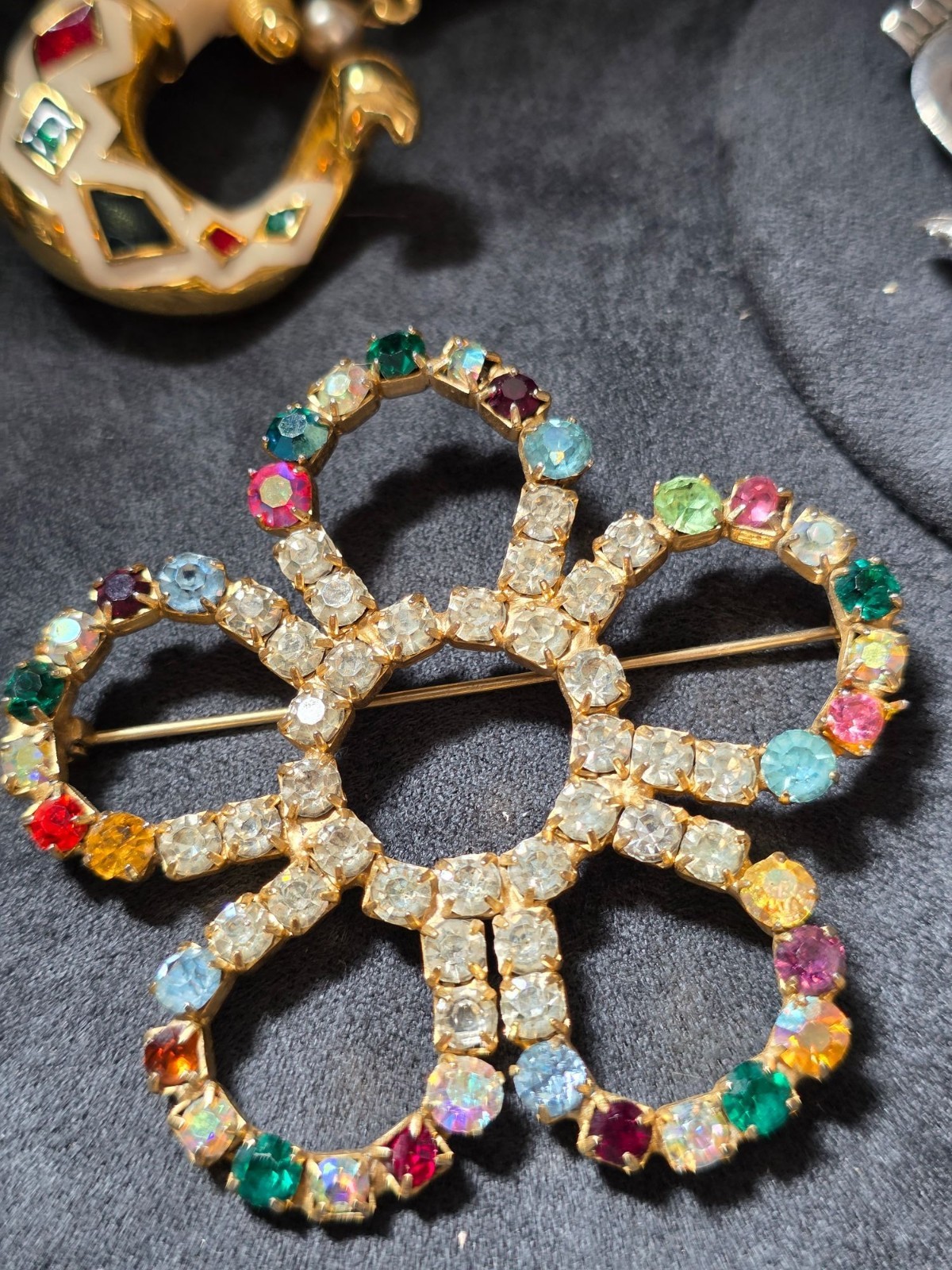Vintage Juliana D & E Uranium Glass Rhinestone Flower Brooch - View 6