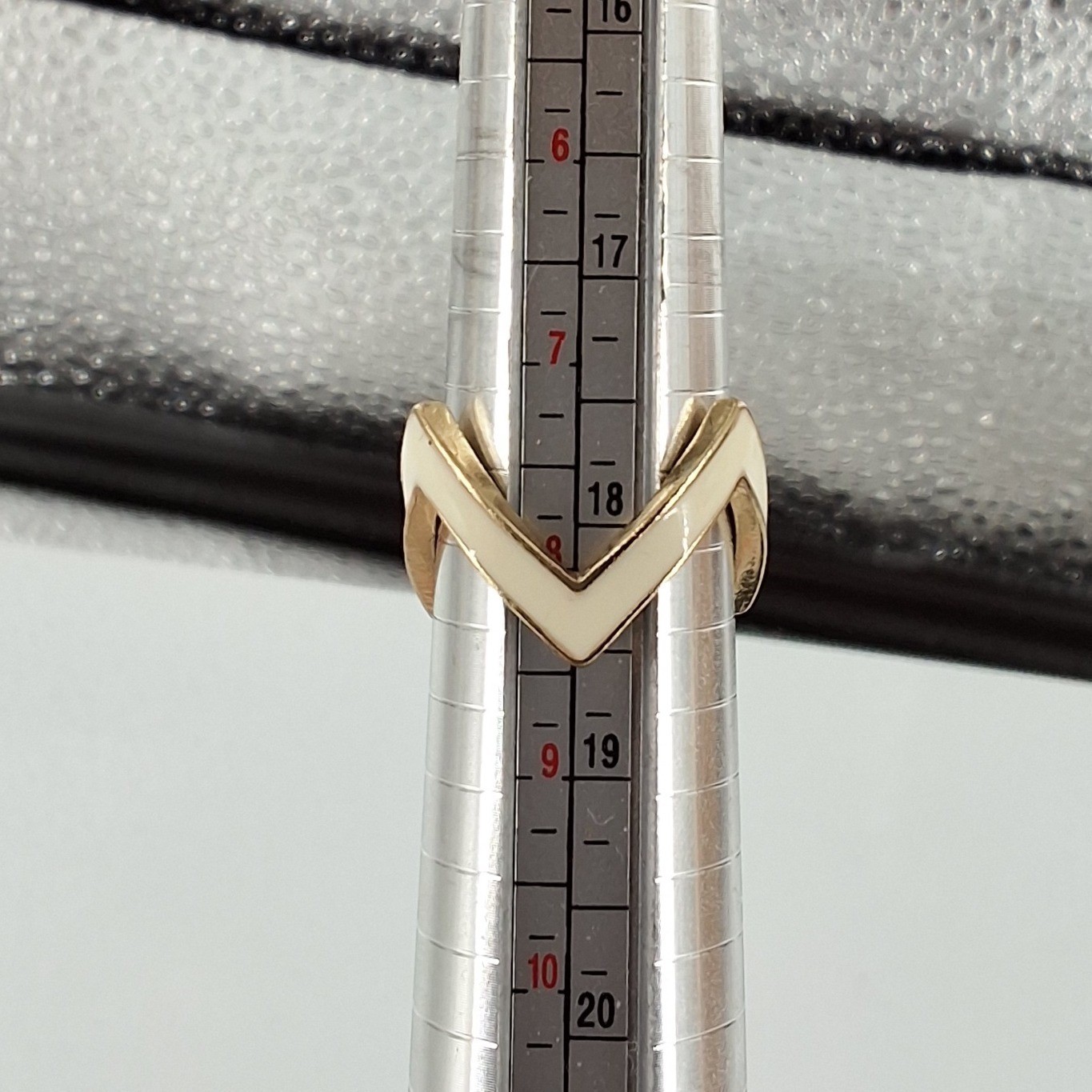 Gold Tone Chevron Zigzag Ring Cream Enamel Geometric Band Size 8
