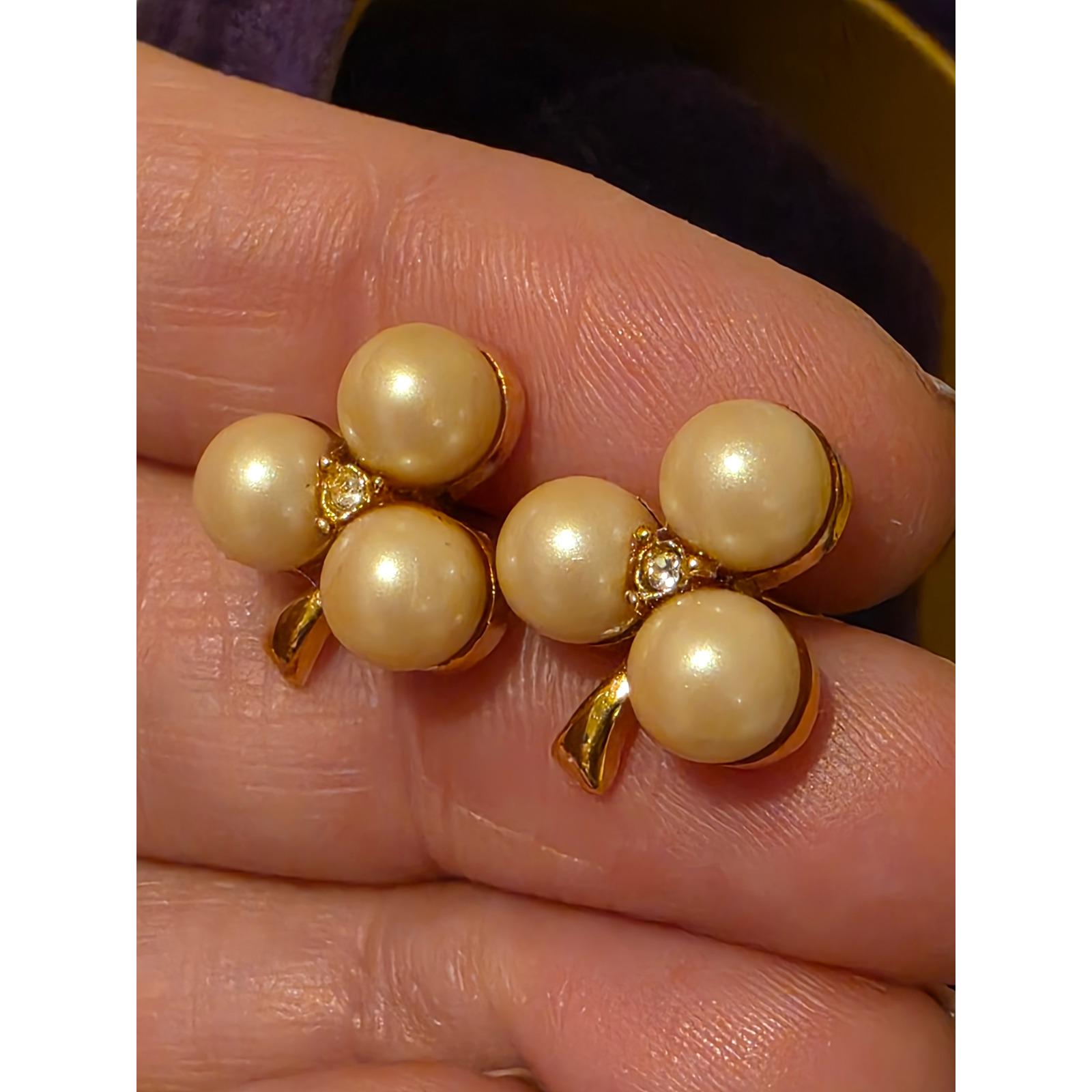 Vintage Gold Tone Faux Pearl Cluster Stud Earrings Rhinestone Clover Shape - View 11