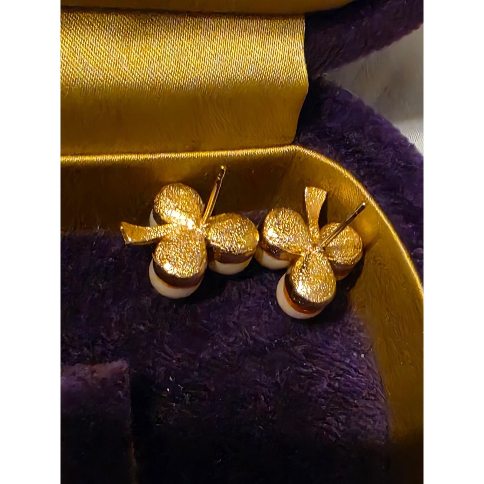 Vintage Gold Tone Faux Pearl Cluster Stud Earrings Rhinestone Clover Shape - View 3