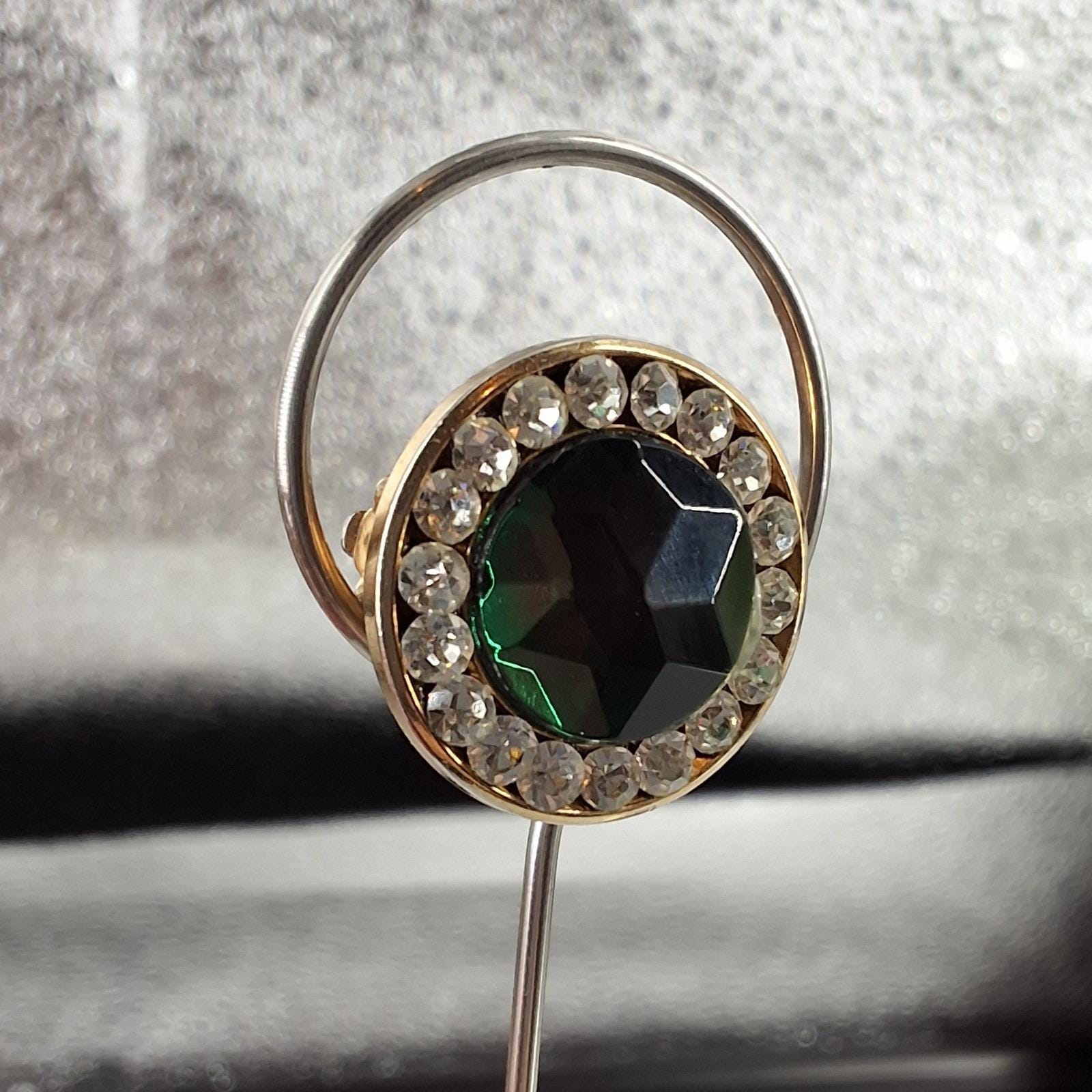 Vintage Gold Tone Emerald Green Glass Rhinestone Halo Clip On Earrings - View 8