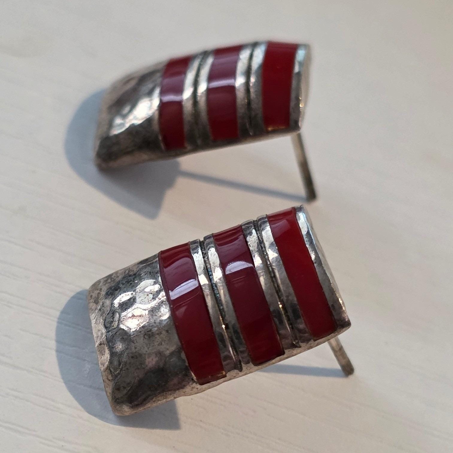 Southwestern 925 Silver Hammered Red Coral Inlay Rectangle Stud Earrings - View 4