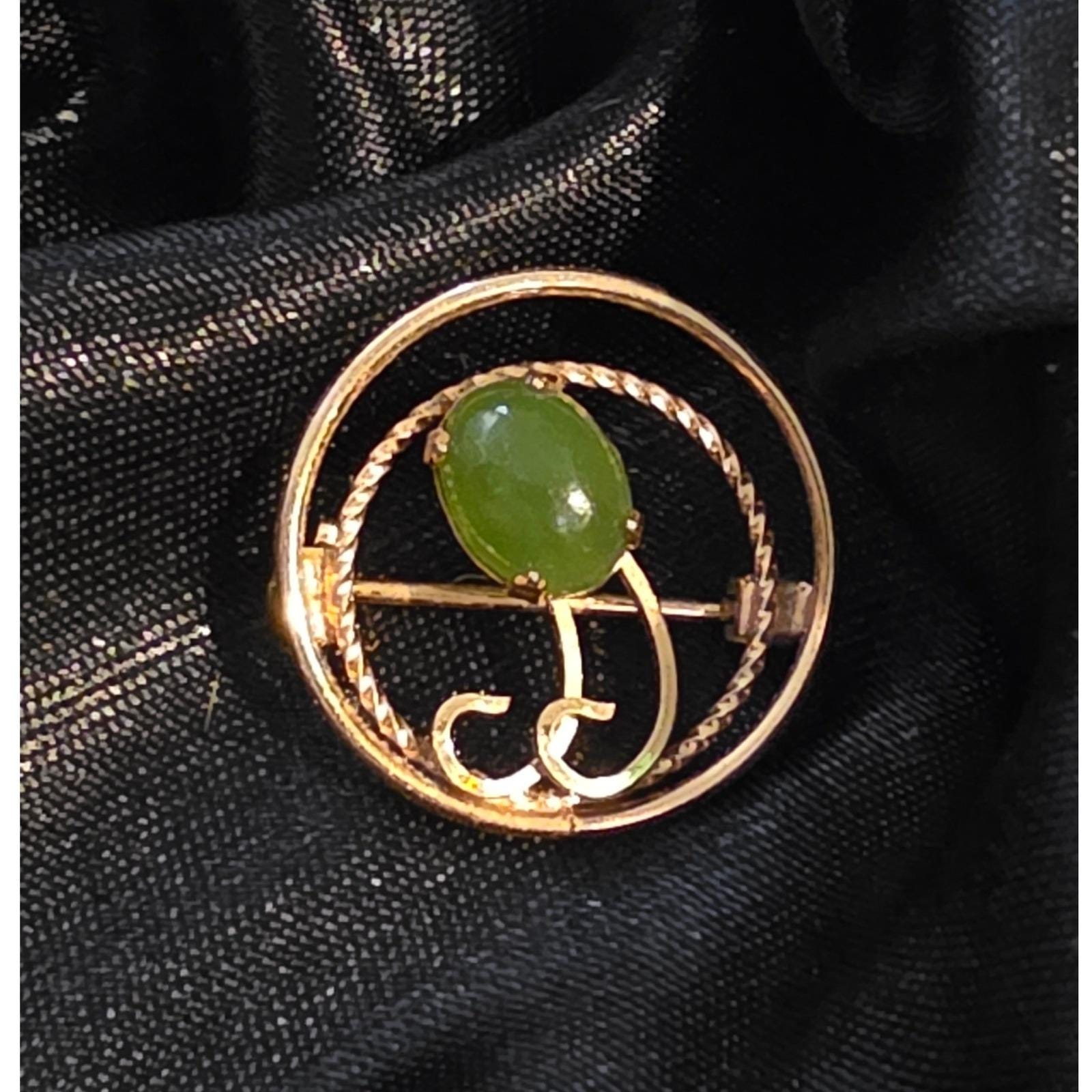 Vintage Gold Tone Green Jade Wreath Brooch Scroll Circle Pin 0.75"