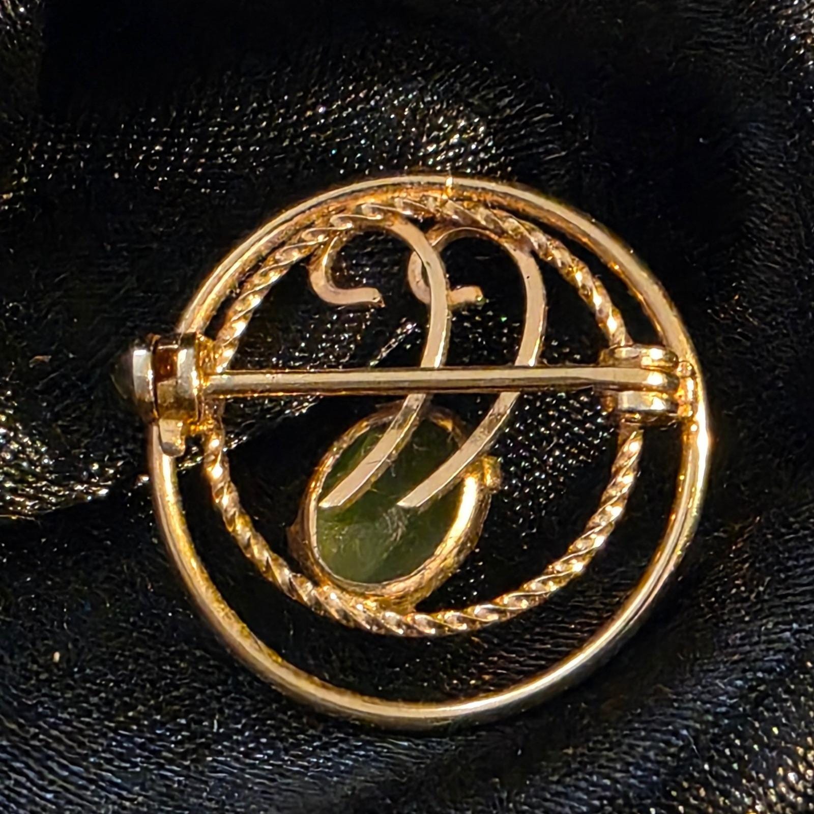 Vintage Gold Tone Green Jade Wreath Brooch Scroll Circle Pin 0.75"