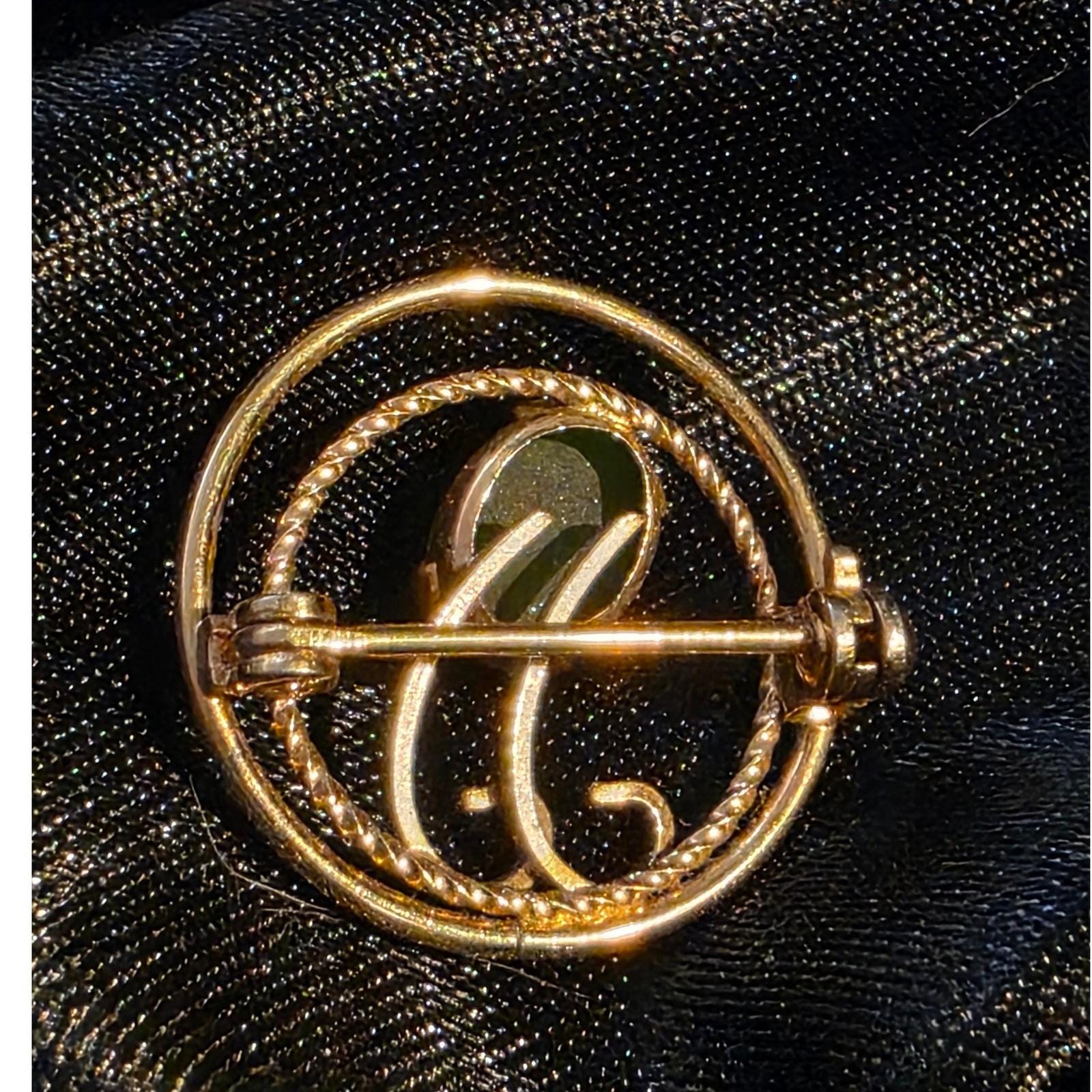 Vintage Gold Tone Green Jade Wreath Brooch Scroll Circle Pin 0.75" - View 8