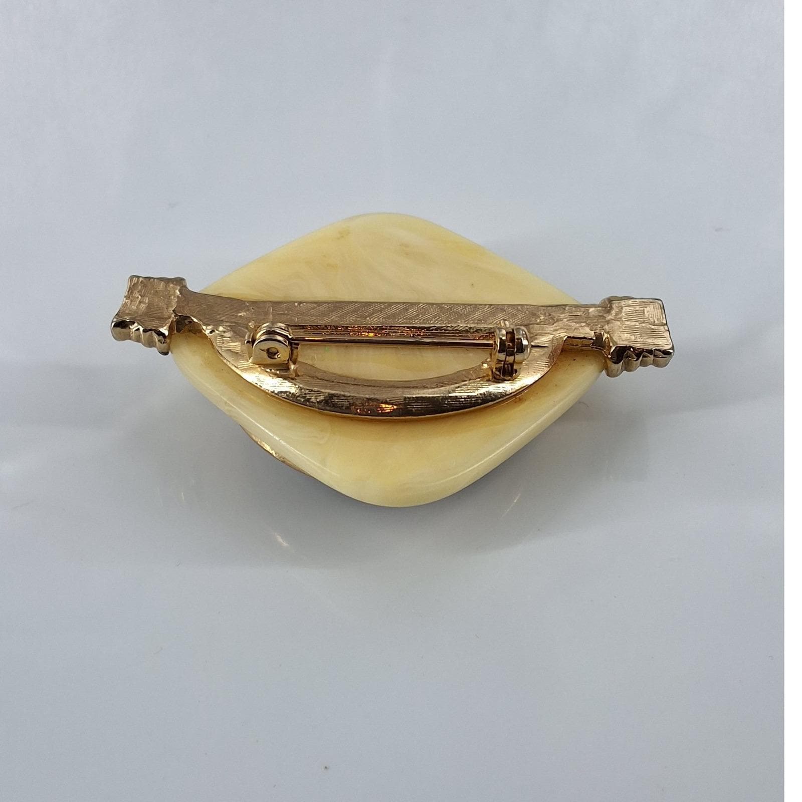 Vintage Art Nouveau Goddess Medallion Brooch Cream Resin Gold Pin 2.5" - View 5