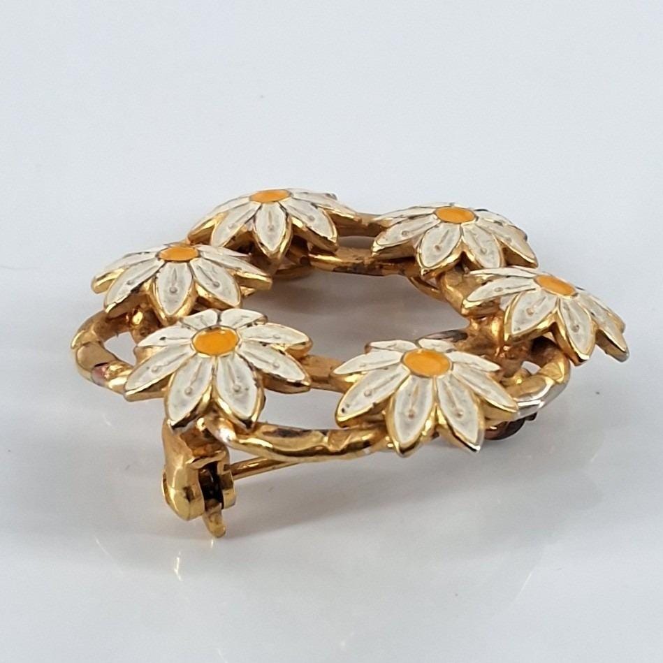 Vintage 60s Mod White Enamel Daisy Wreath Brooch Gold Tone Orange Center Pin