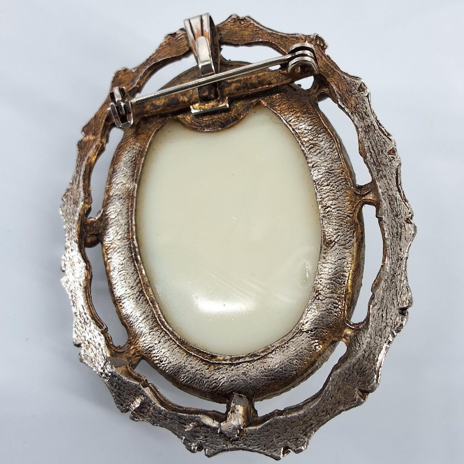 Vintage Root Beer Cameo Brooch Pendant Gold Tone Milk Glass Style Bamboo Frame