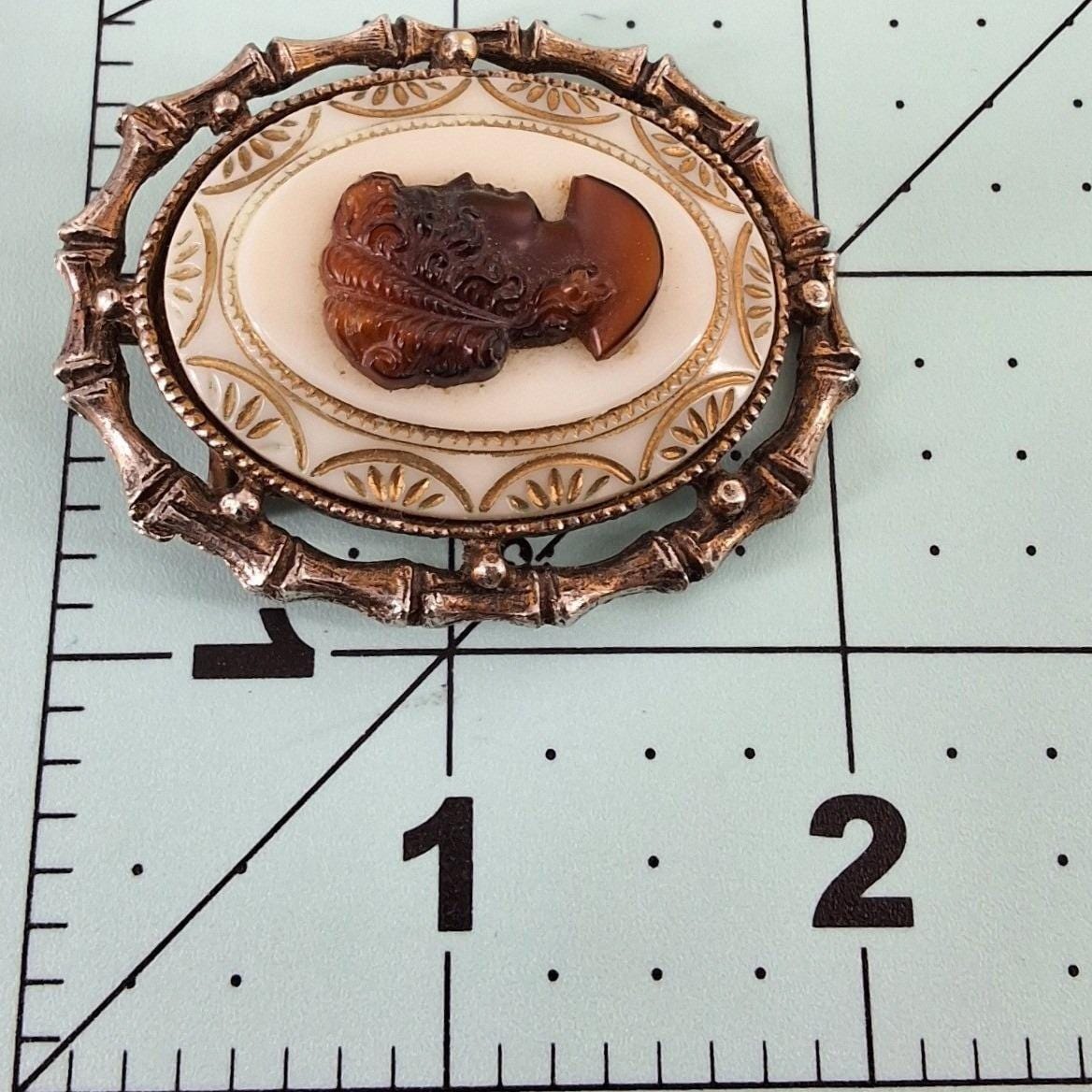 Vintage Root Beer Cameo Brooch Pendant Gold Tone Milk Glass Style Bamboo Frame - View 3