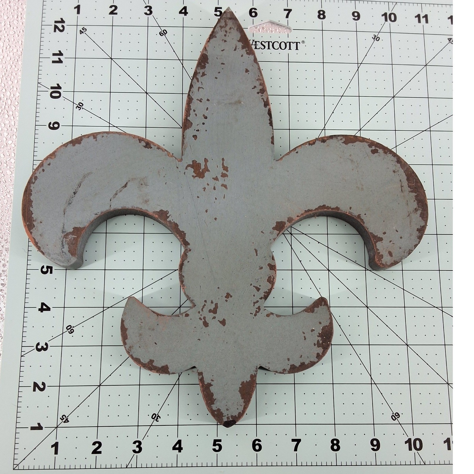 Design House LLC Fleur de Lis Distressed Green Shabby Chic Wall Plaque Decor