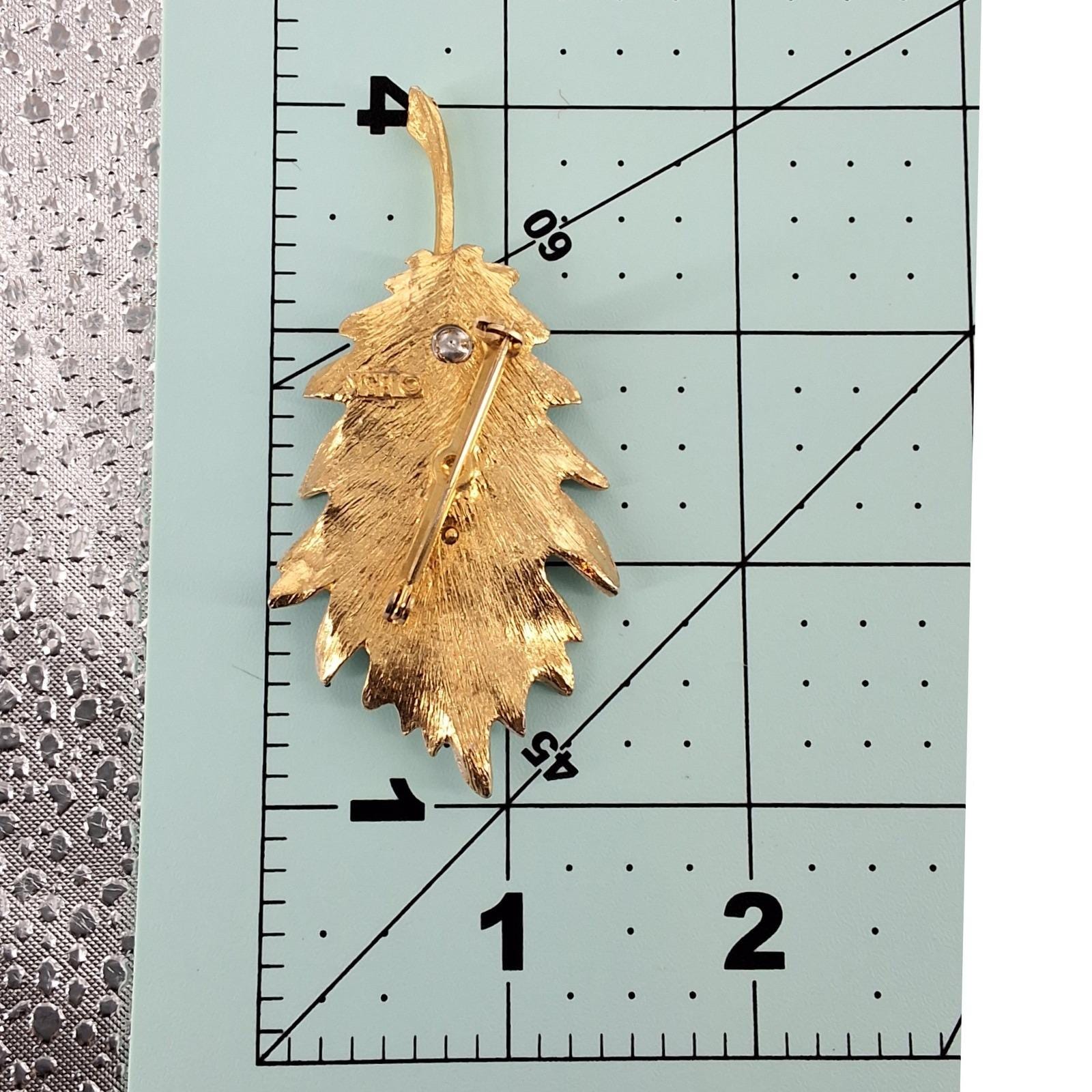Vintage BSK White Enamel Gold Tone Leaf Brooch Pin Mid Century Botanical Jewelry - View 7