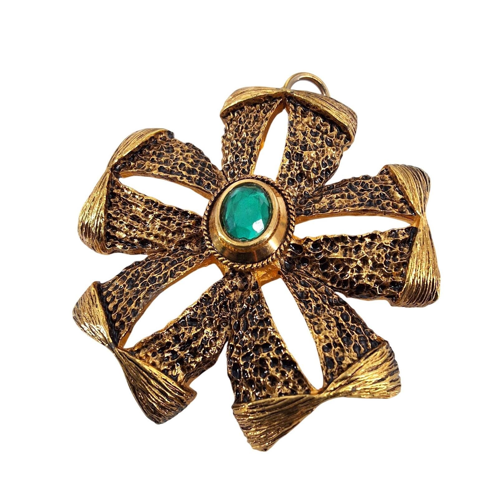 Vintage Gold Tone Brutalist Ribbon Flower Pendant Green Cabochon Statement