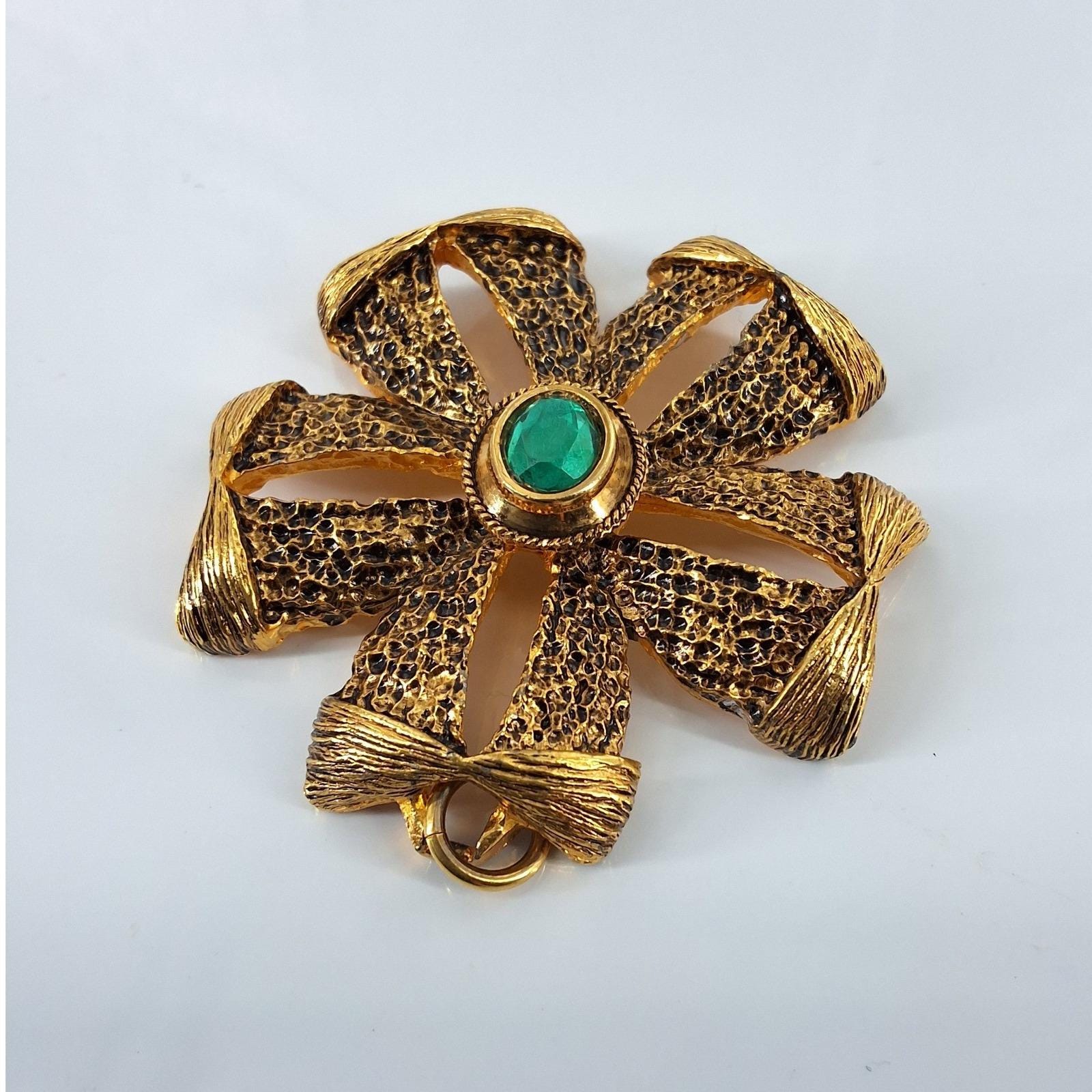 Vintage Gold Tone Brutalist Ribbon Flower Pendant Green Cabochon Statement - View 4
