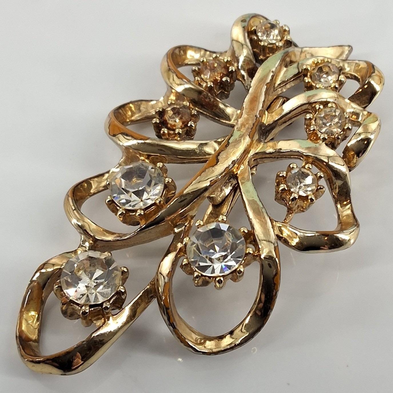 Vintage Gold Tone Rhinestone Bow Brooch Pin Clear Crystal Mid Century 50s - View 5