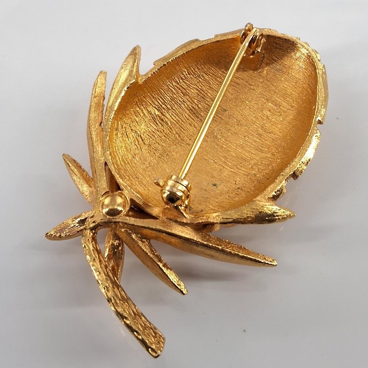VTG 70s Marvella Gold Tone Pineapple Brooch Tropical Hospitality Statement Pin - View 4