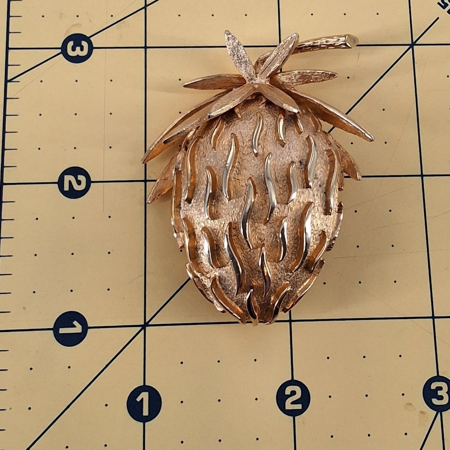 VTG 70s Marvella Gold Tone Pineapple Brooch Tropical Hospitality Statement Pin - View 5