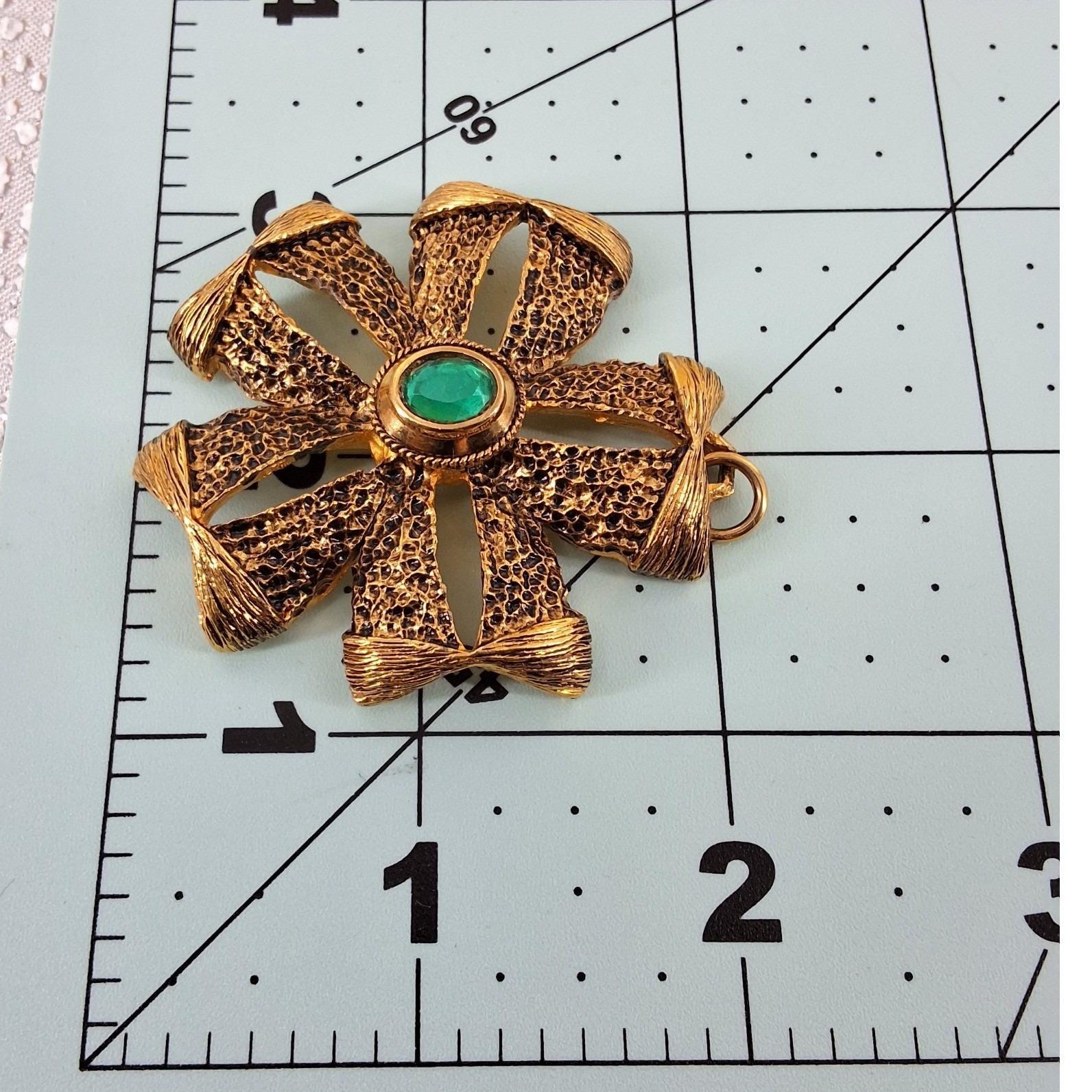 Vintage Gold Tone Brutalist Ribbon Flower Pendant Green Cabochon Statement - View 6