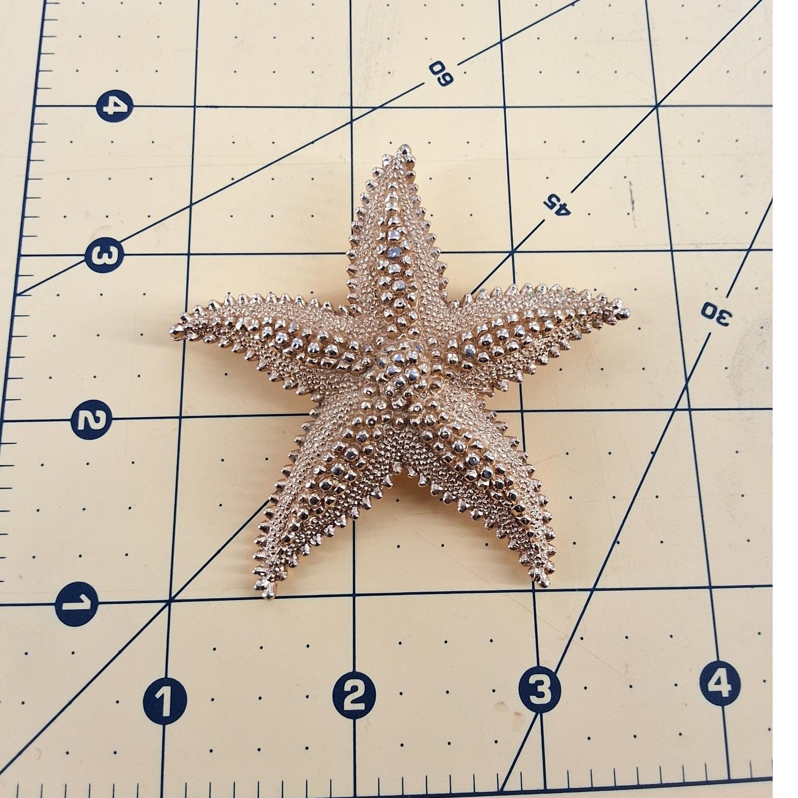 Vintage Monet Starfish Brooch Set - Gold & Silver Tone Textured Nautical Pins - View 3