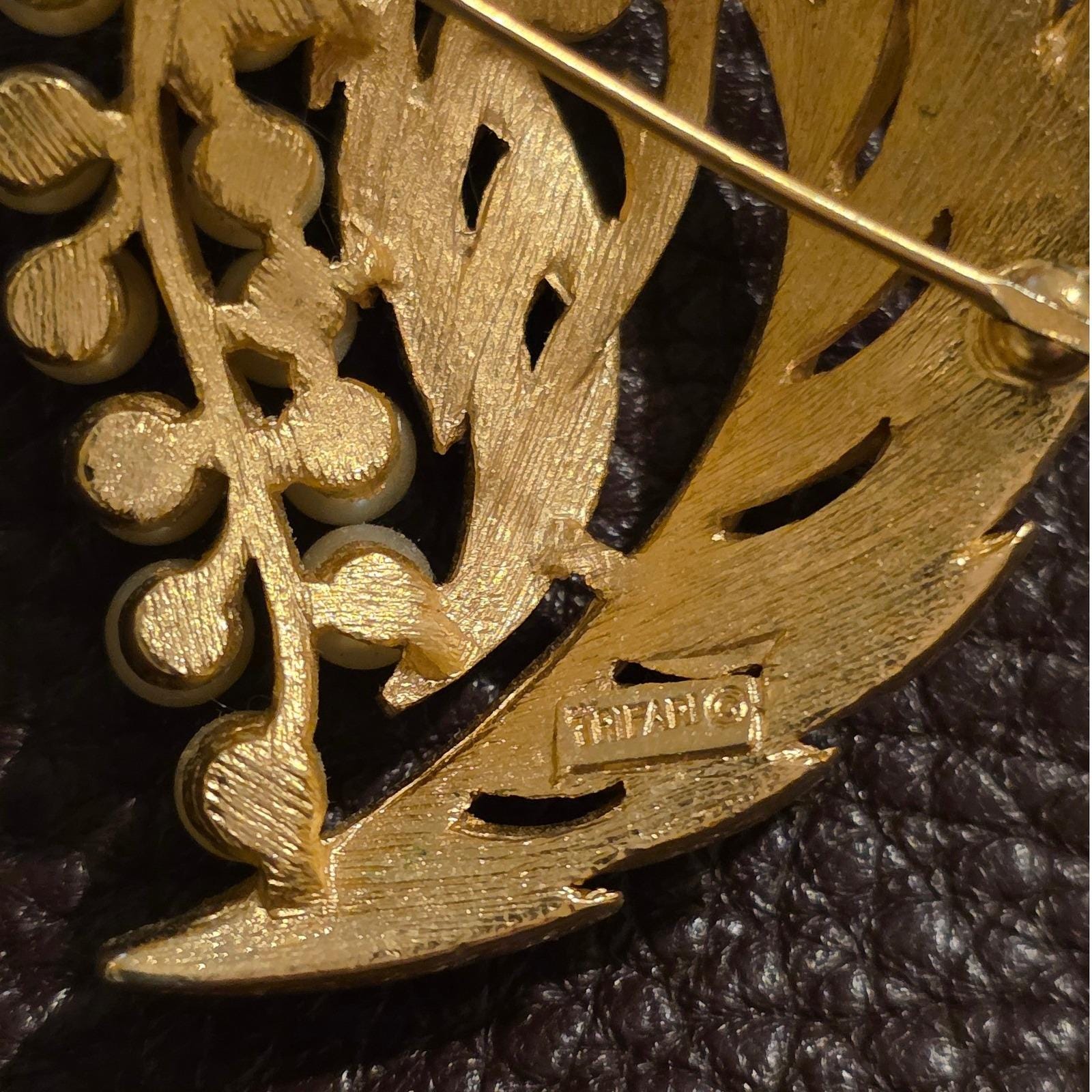 Vintage Crown Trifari Faux Pearl Leaf Brooch Gold Tone Mid-Century Botanical Pin - View 3