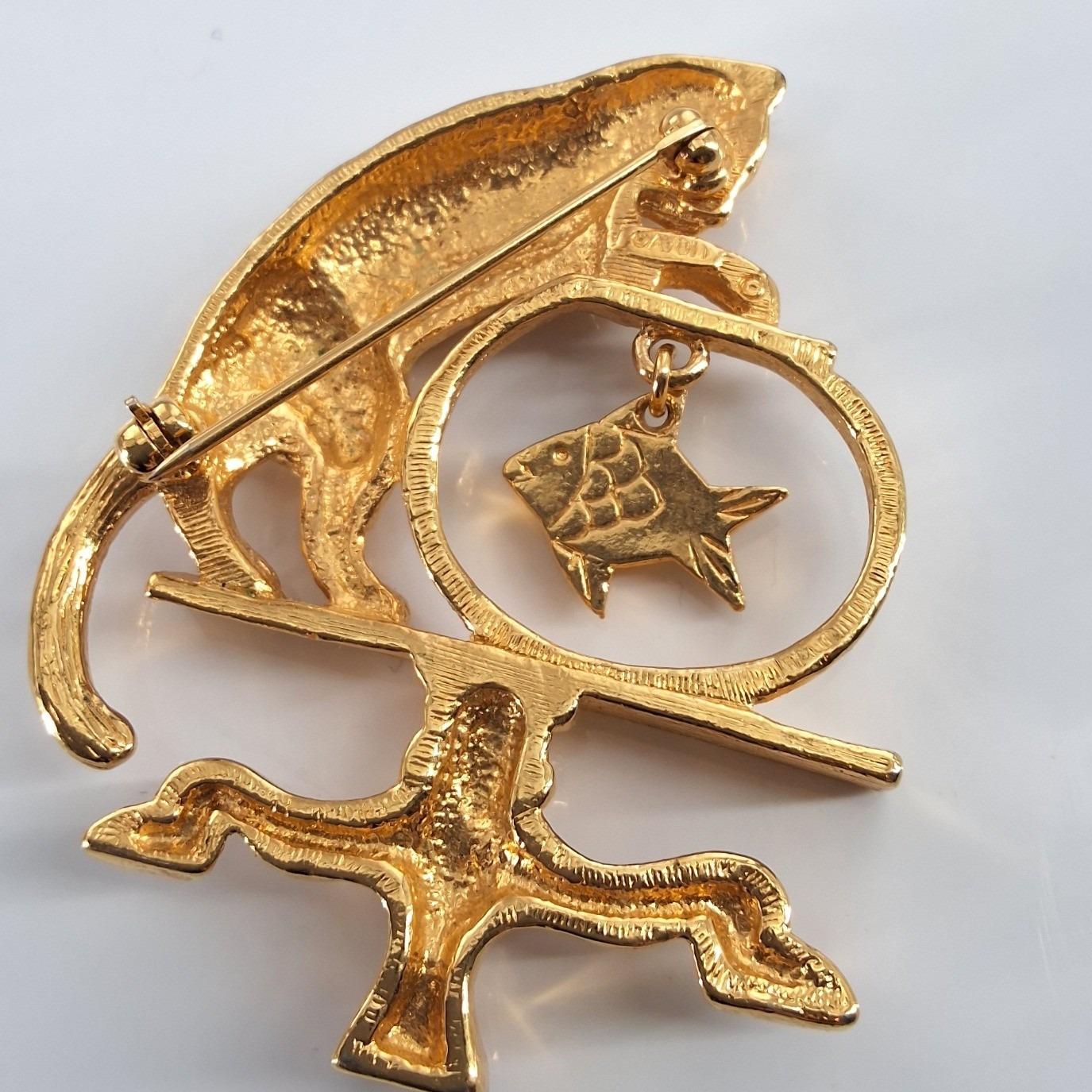 Vintage 1994 Avon Naughty Cat & Fishbowl Brooch Gold Tone Dangling Goldfish Pin