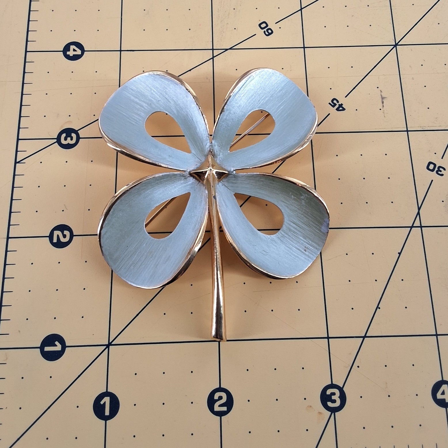 Park Lane Vintage 1970s Four Leaf Clover Brooch Gold Enamel Shamrock Pin 2.5" - View 10