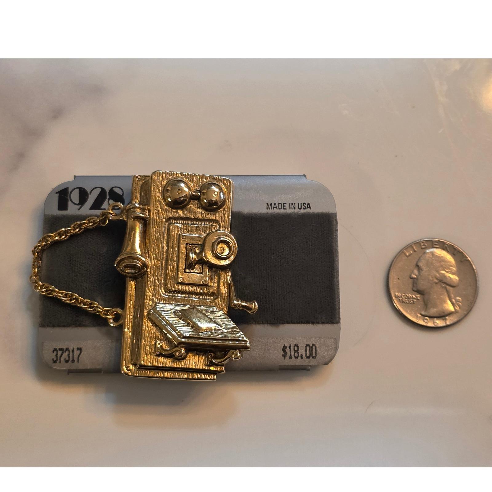 1928 Jewelry Vintage Gold Tone Antique Wall Telephone Novelty Brooch Pin 37317 - View 3