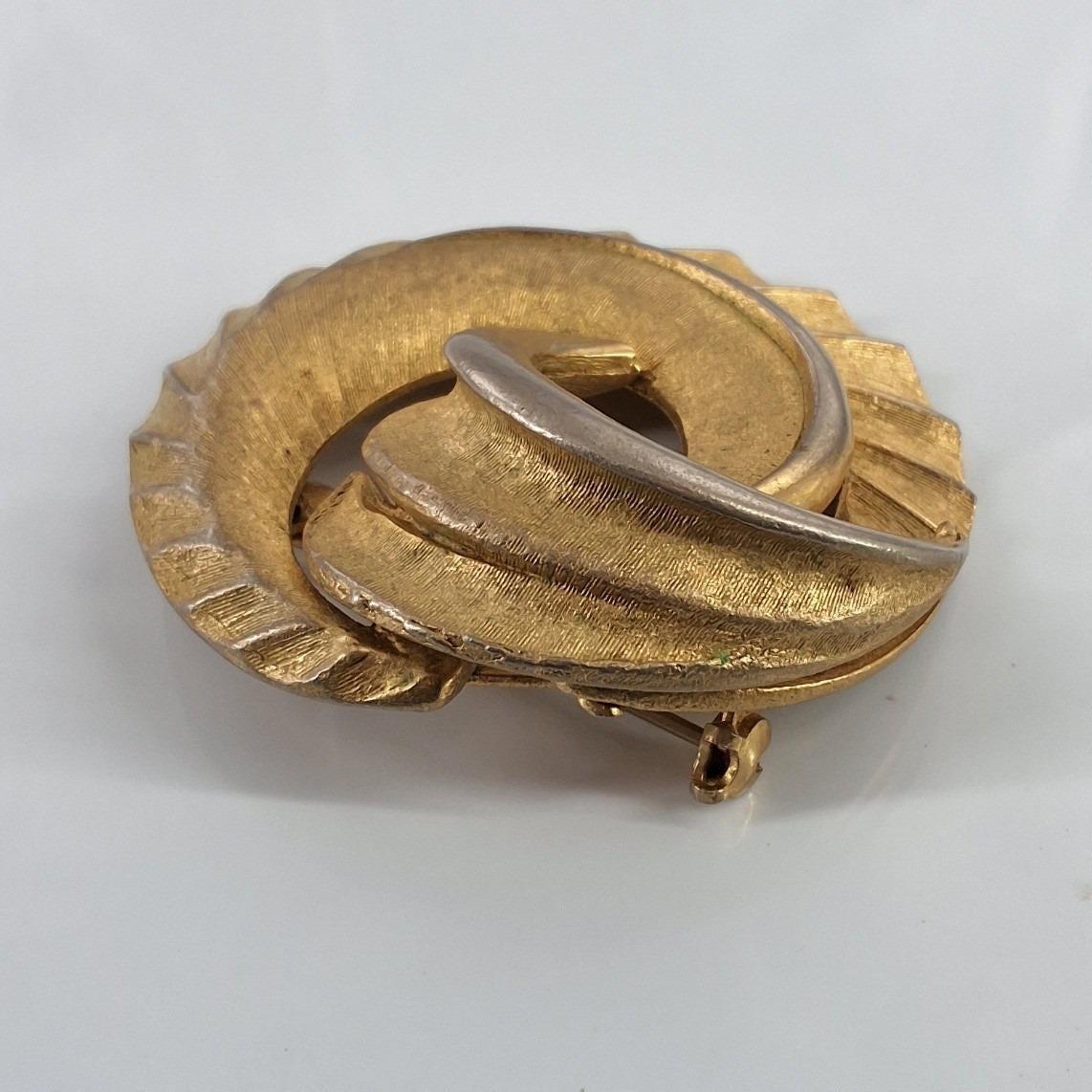 Vintage Coro Two Tone Swirl Brooch Mid Century Modern Ribbed Spiral Pin Signed