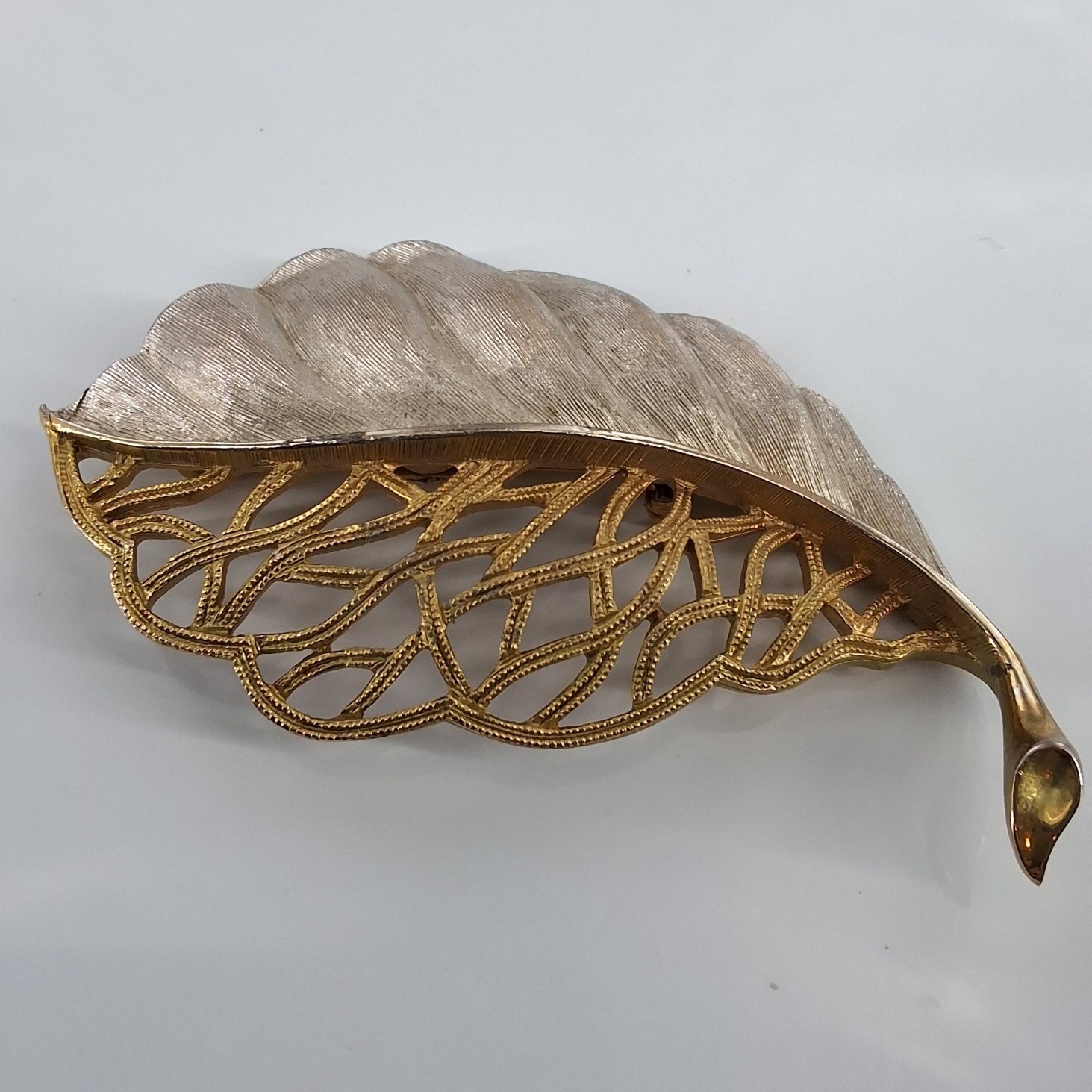Vintage JJ Jonette Two-Tone Gold Silver Lattice Openwork Leaf Brooch Pin 1980s - View 8