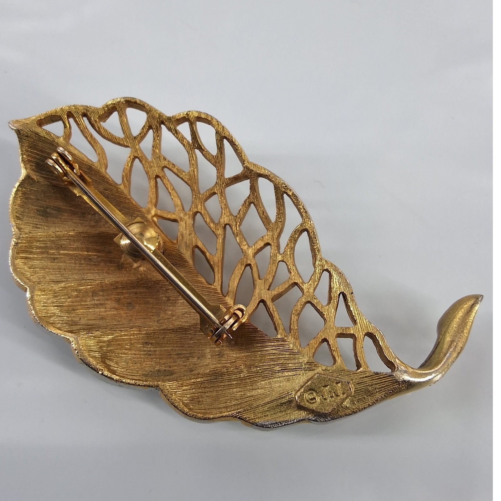 Vintage JJ Jonette Two-Tone Gold Silver Lattice Openwork Leaf Brooch Pin 1980s - View 9