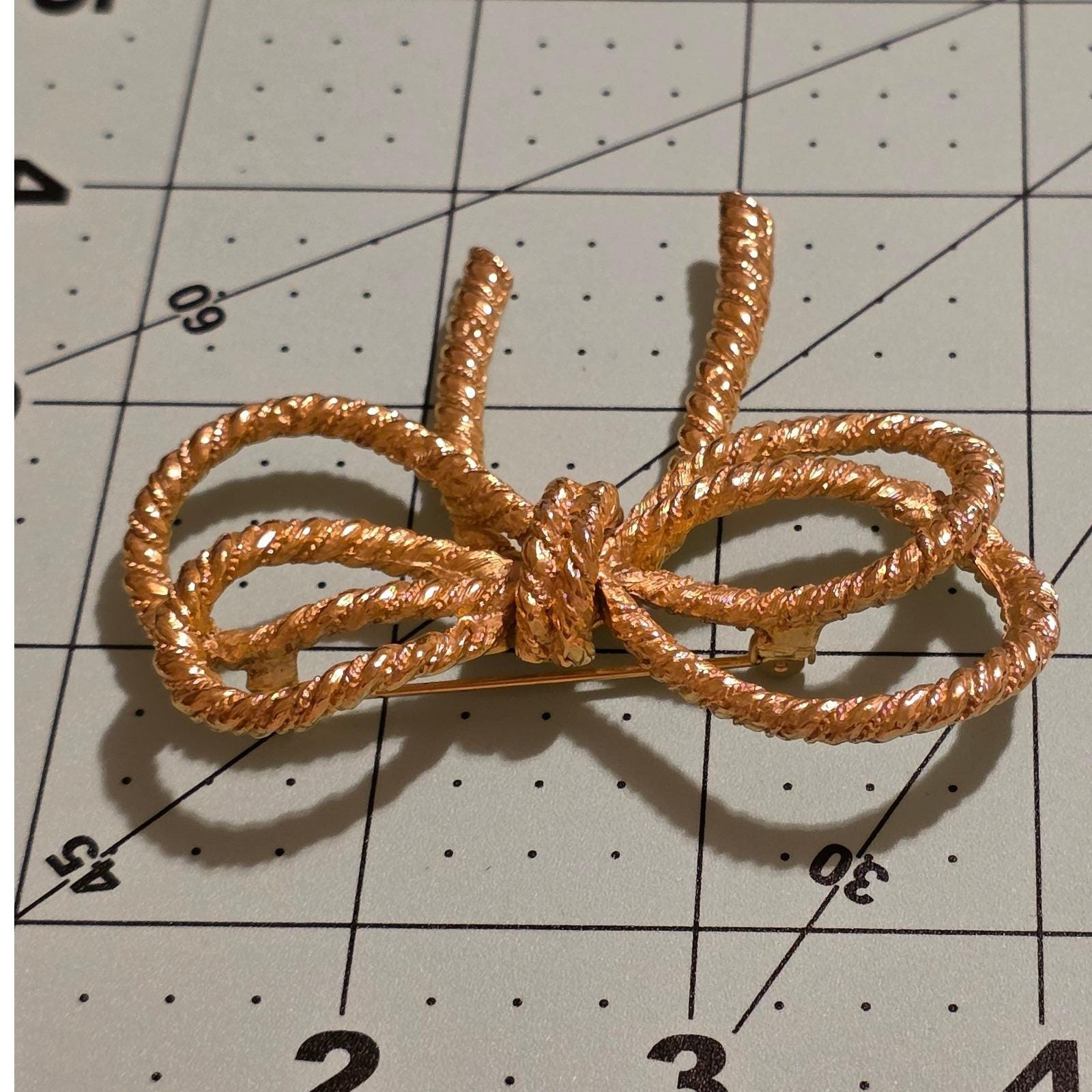Vintage Gold Tone Twisted Rope Bow Brooch Pin 80s Textured Ribbon Statement - View 5