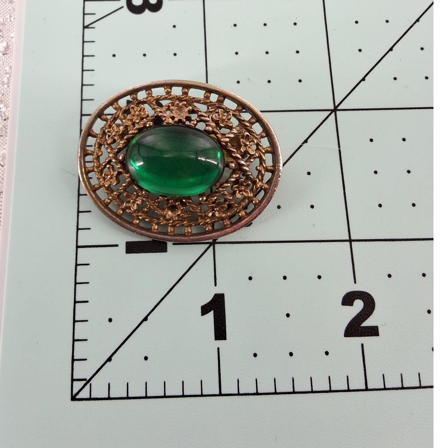 Vintage 1960s Gold Tone Green Cabochon Filigree Oval Brooch Pin 1.5"