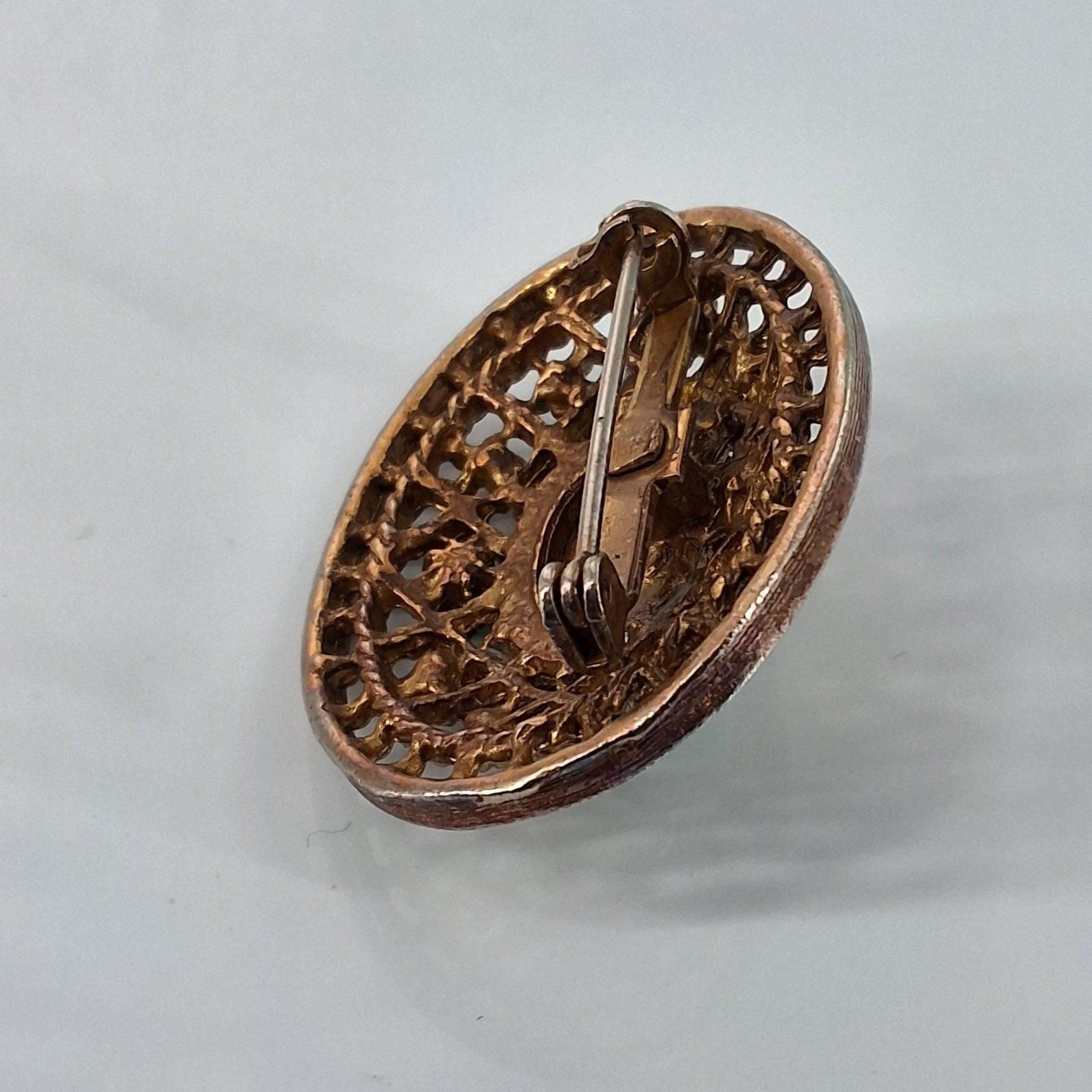 Vintage 1960s Gold Tone Green Cabochon Filigree Oval Brooch Pin 1.5" - View 7