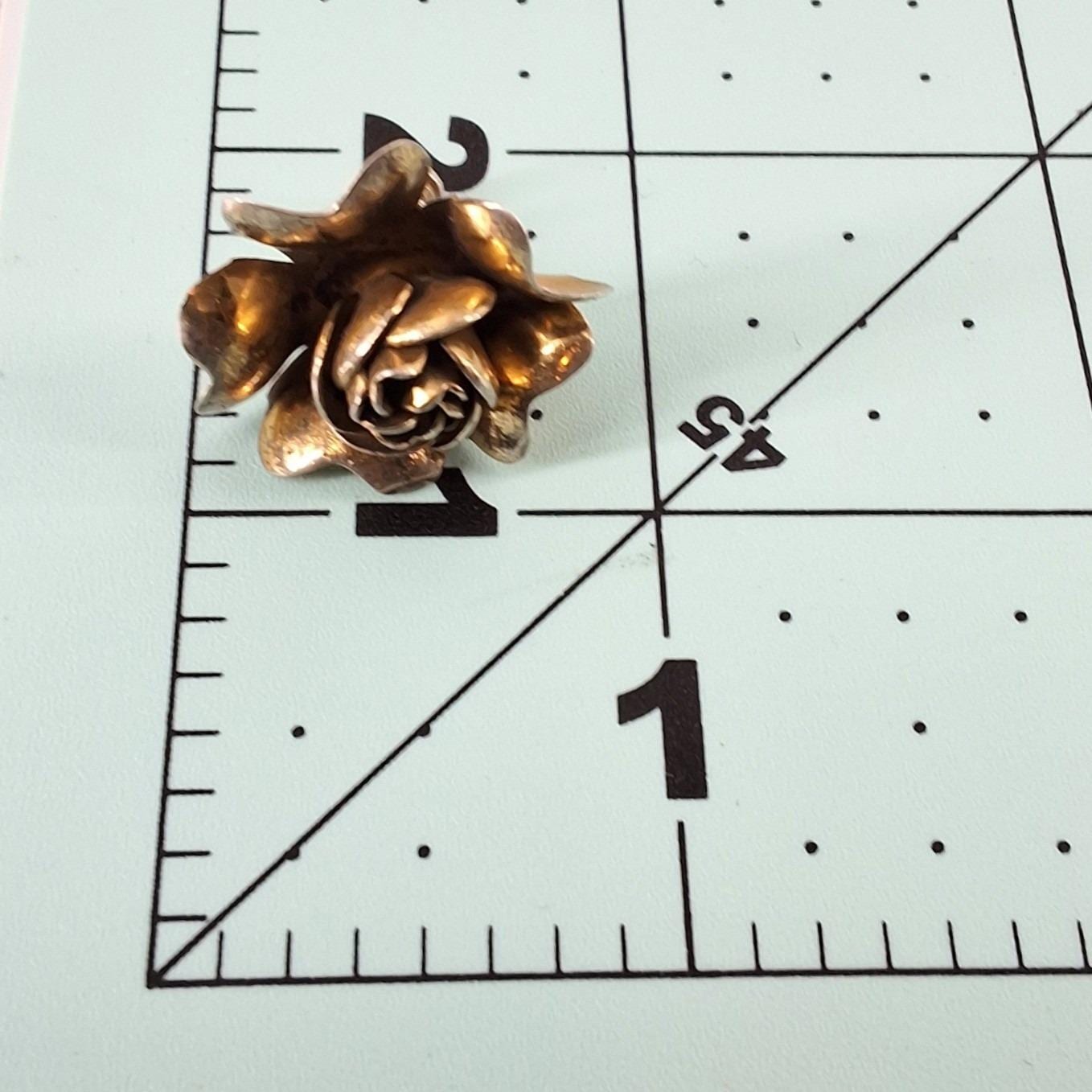 Vintage 1940s Rose Flower Screw Back Earrings Gold Tone Dimensional Costume - View 3