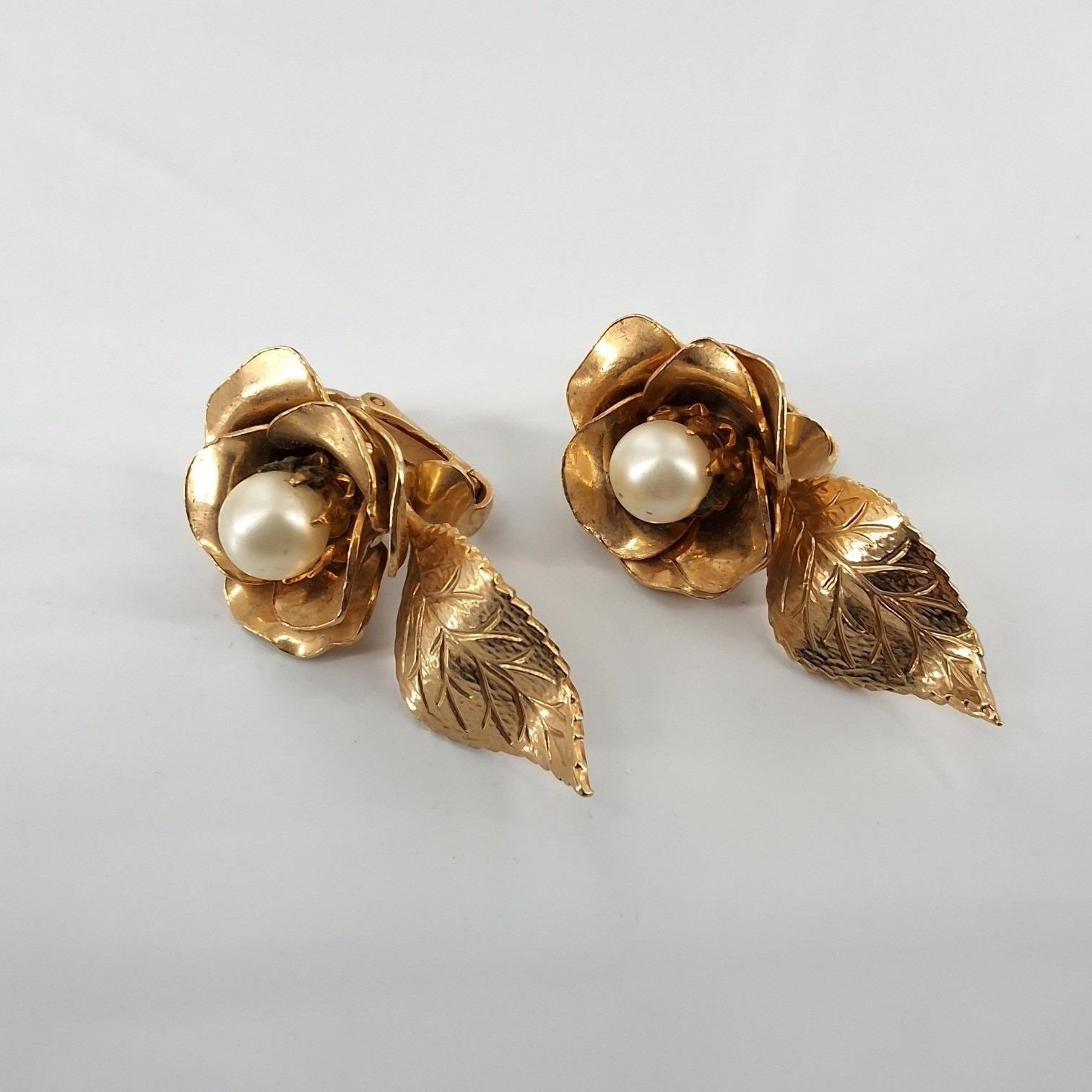 Vintage 1980s Gold Tone Rose Leaf Clip On Earrings Faux Pearl Botanical