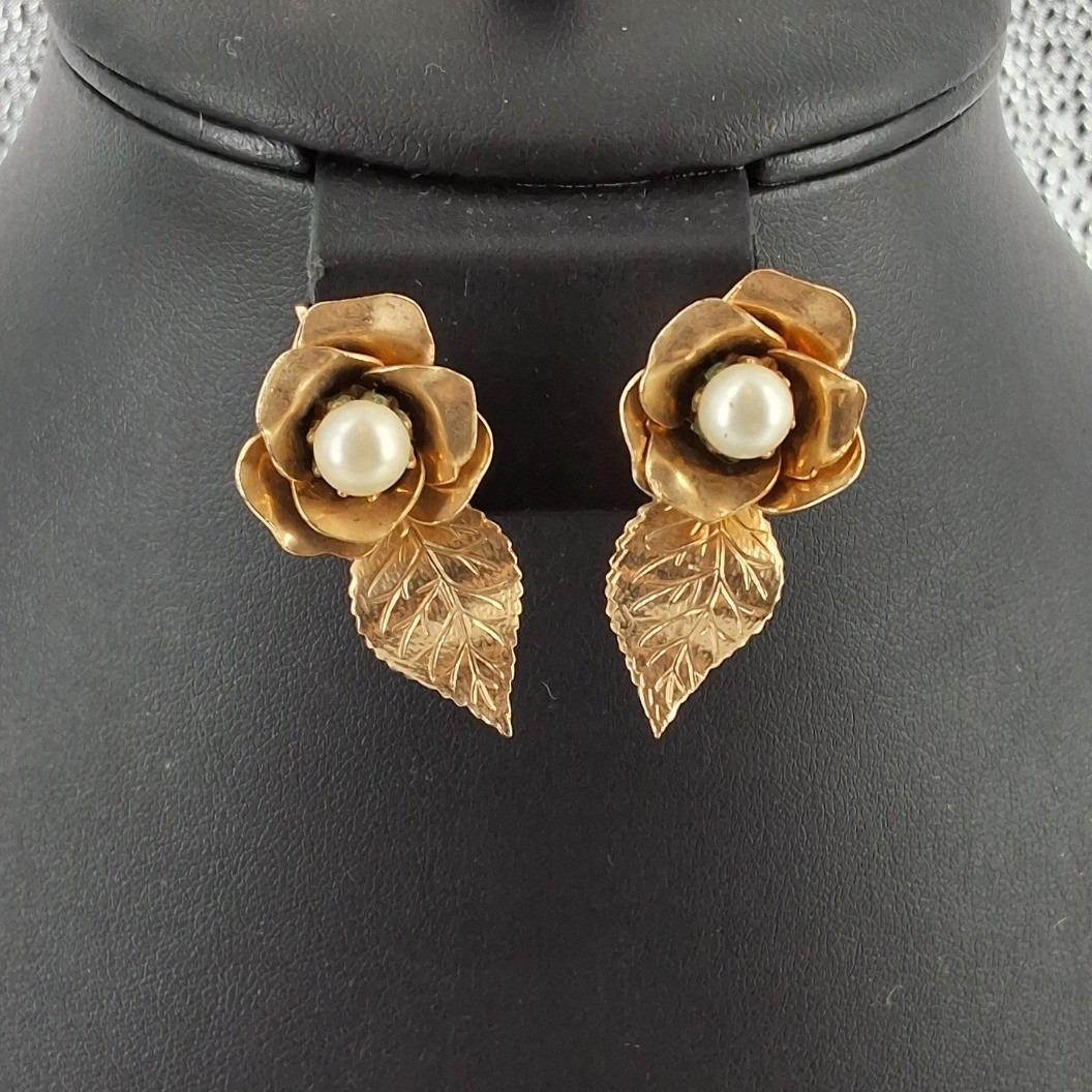 Vintage 1980s Gold Tone Rose Leaf Clip On Earrings Faux Pearl Botanical - View 4