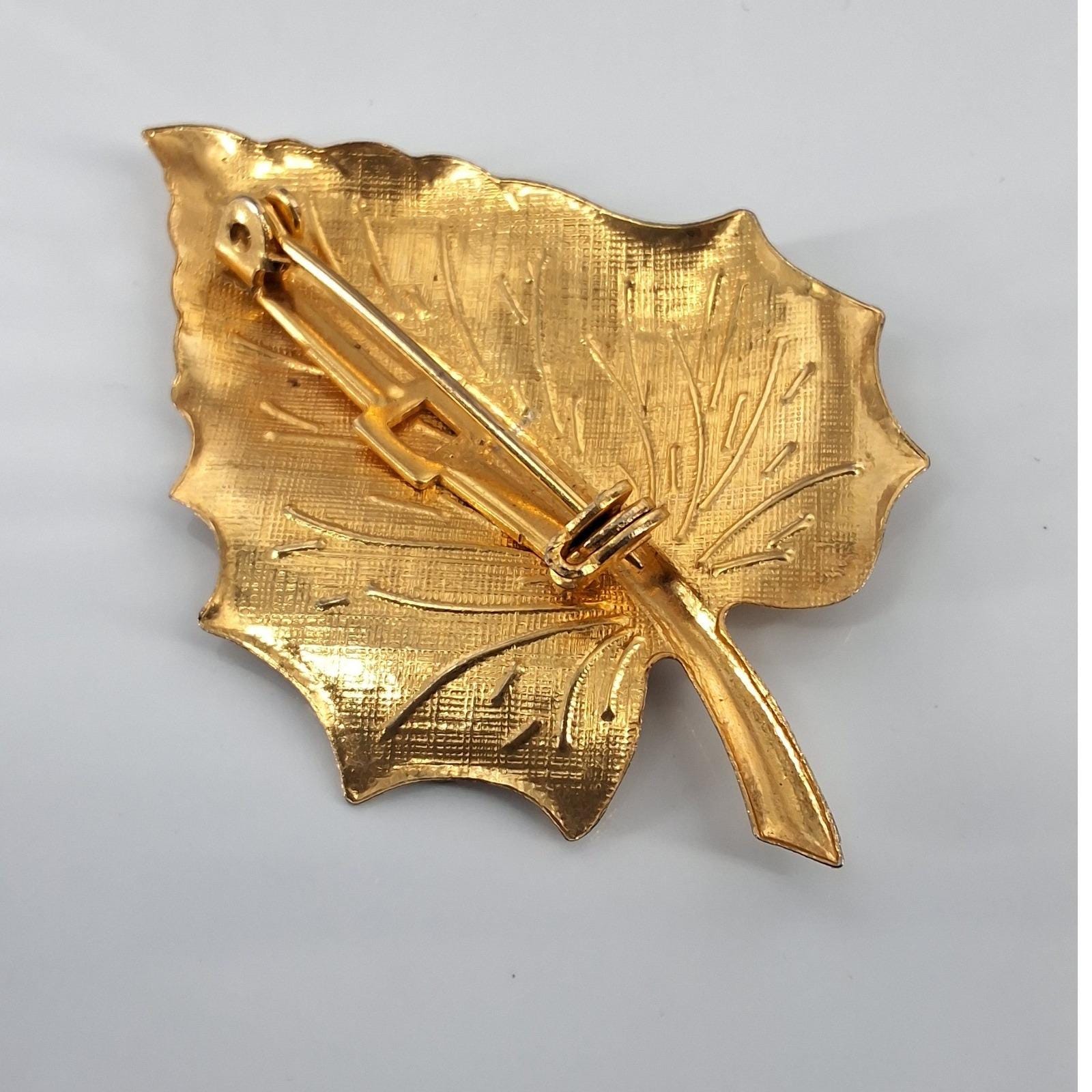 Vintage Gold Tone Textured Maple Leaf Brooch Pin Fall Botanical Jewelry