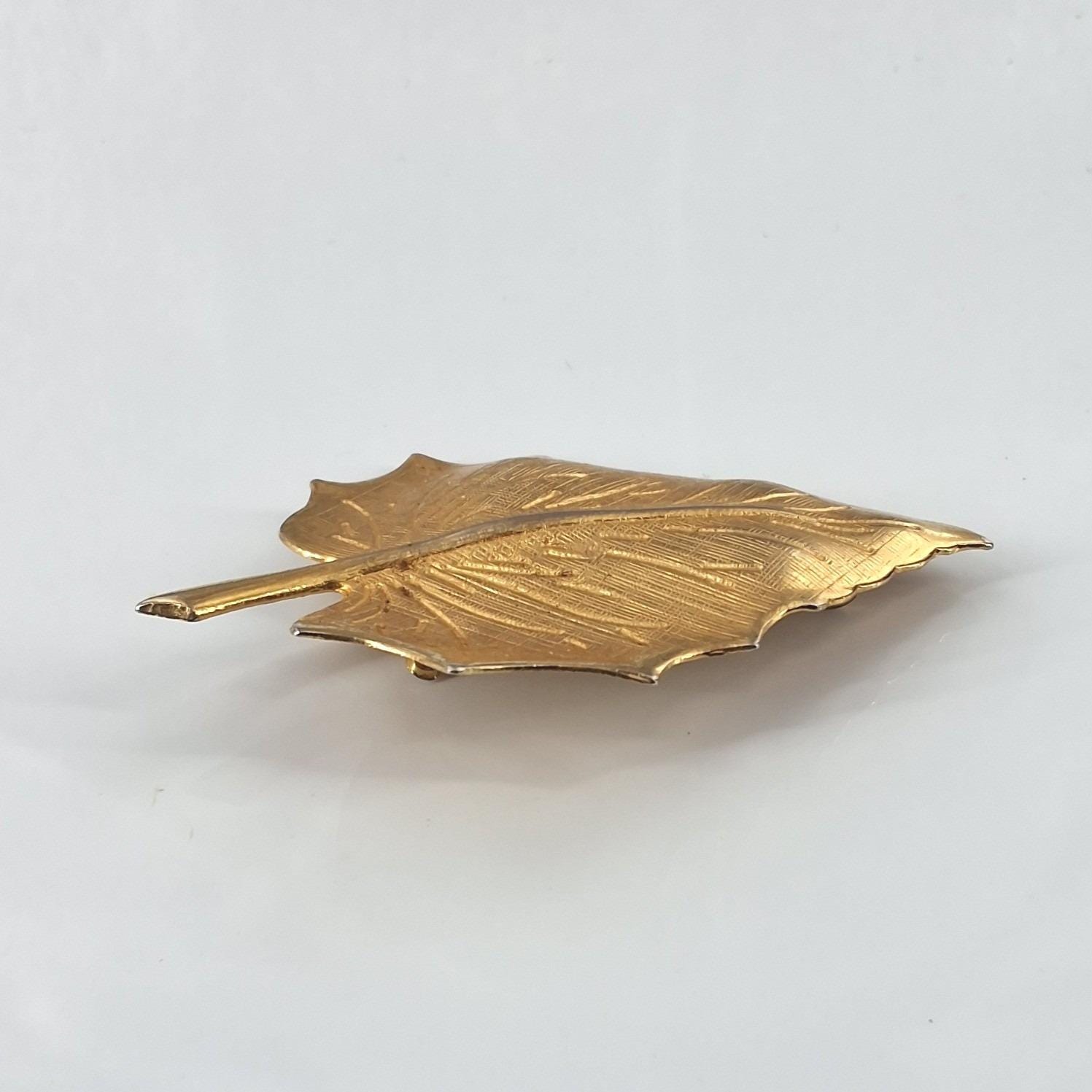 Vintage Gold Tone Textured Maple Leaf Brooch Pin Fall Botanical Jewelry - View 4