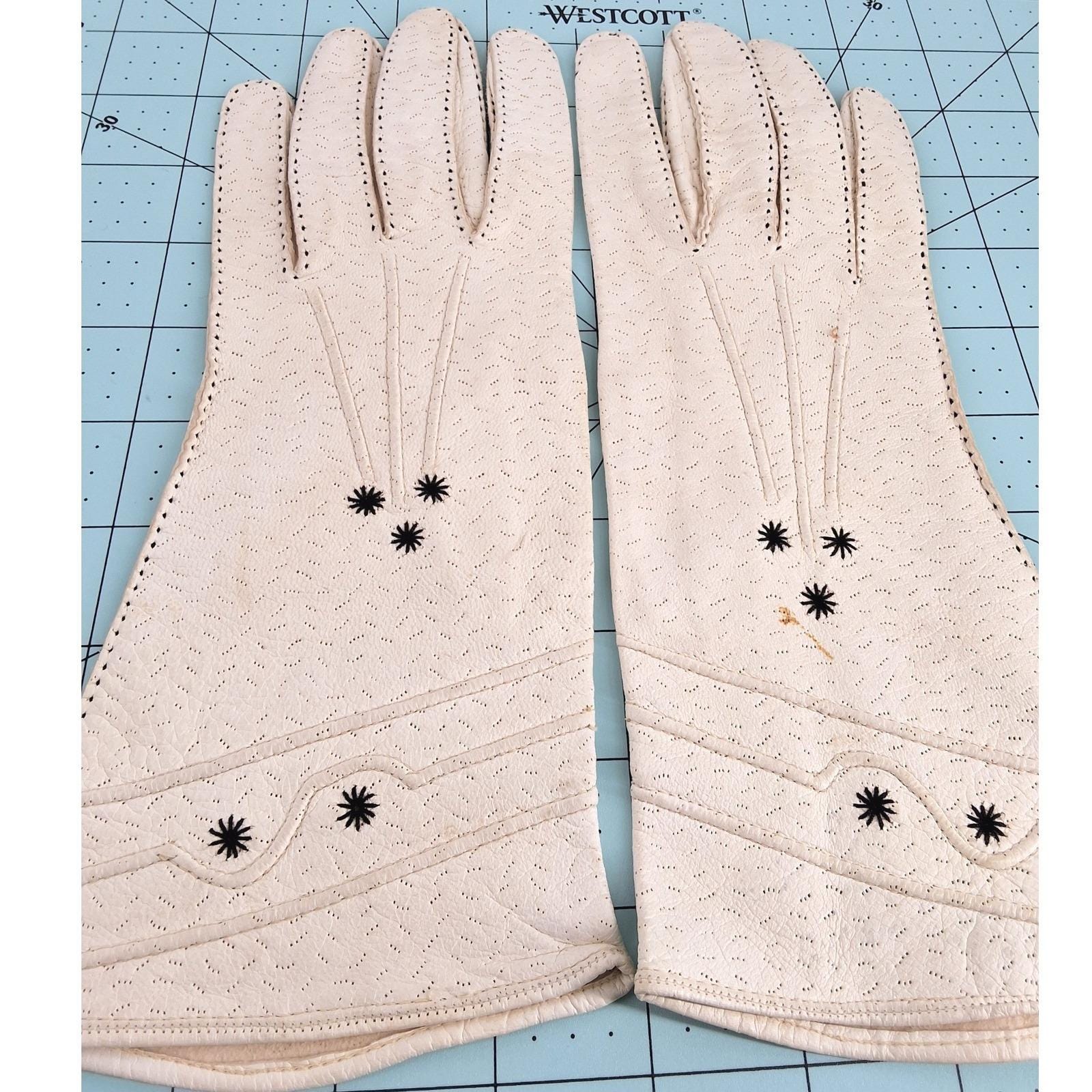 1950s Vintage Cream Leather Gauntlet Gloves Black Starburst Embroidery