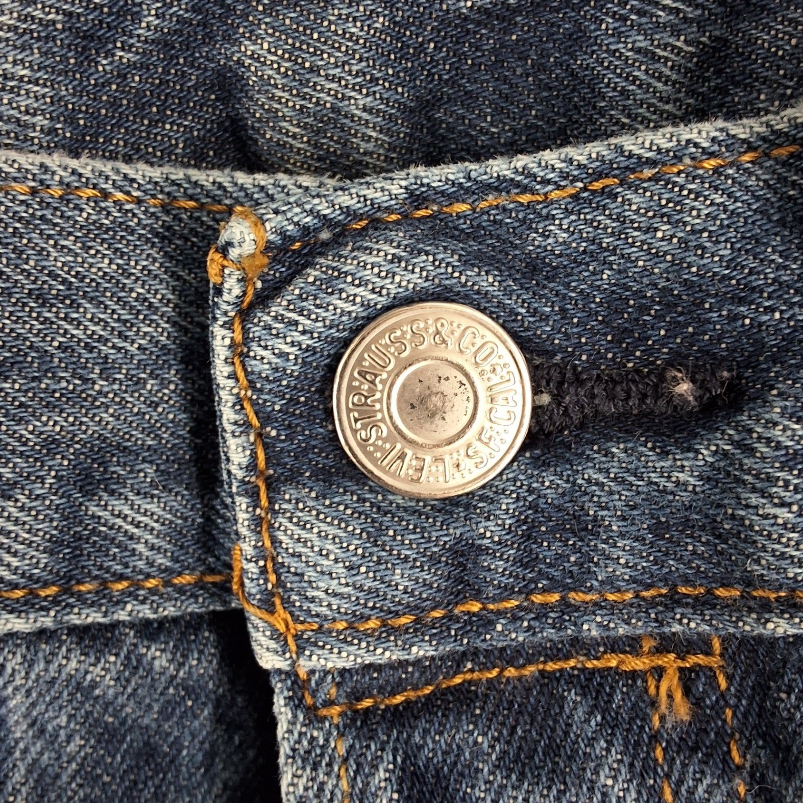 Levis 501 Original Fit Mens Jeans 42x30 Medium Wash Blue Button Fly Straight Leg