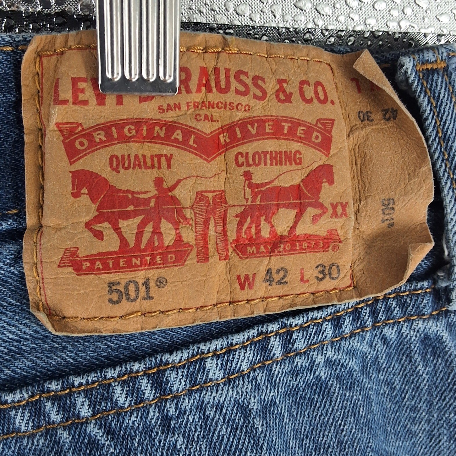 Levis 501 Original Fit Mens Jeans W42 L30 Medium Wash Blue Button Fly Straight - View 6