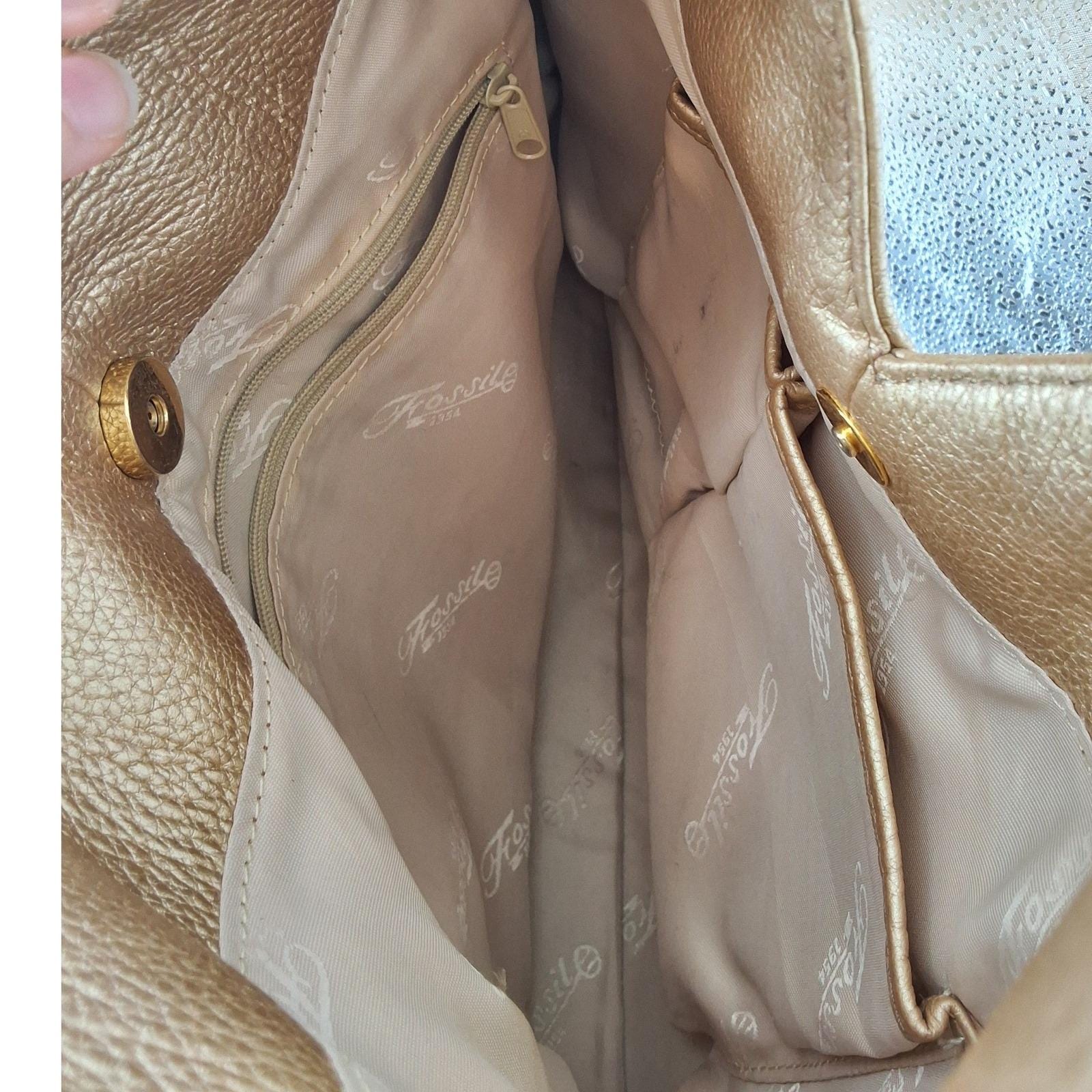 VTG Fossil Classic 75082 Metallic Gold Leather Crescent Hobo Shoulder Bag - View 4
