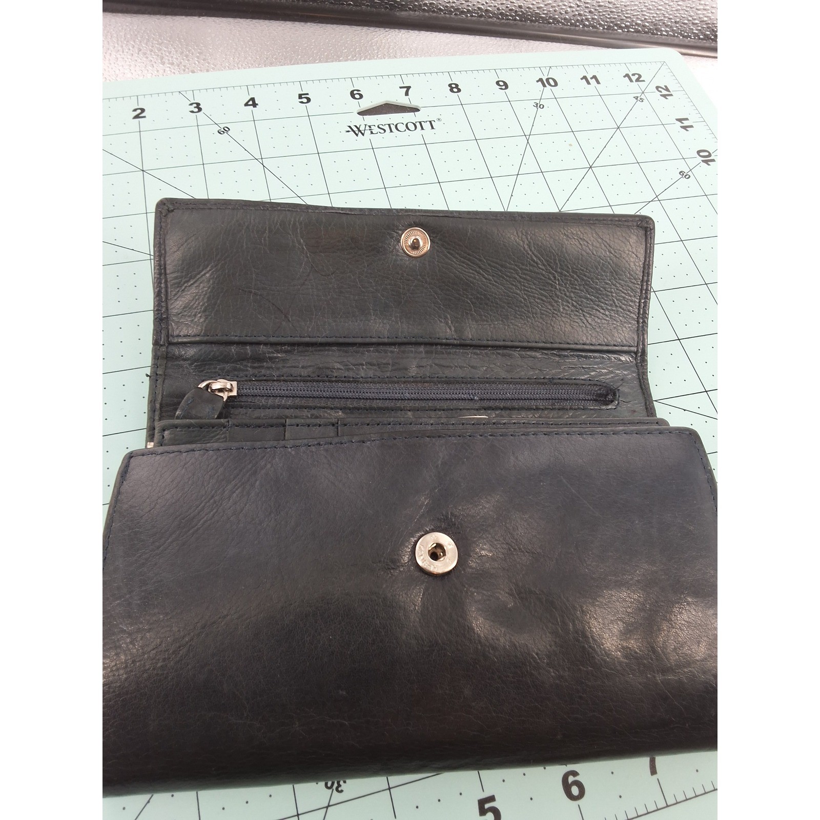 Classic Black Leather Bifold Wallet |‎ Snap Closure | Card Slots - View 5