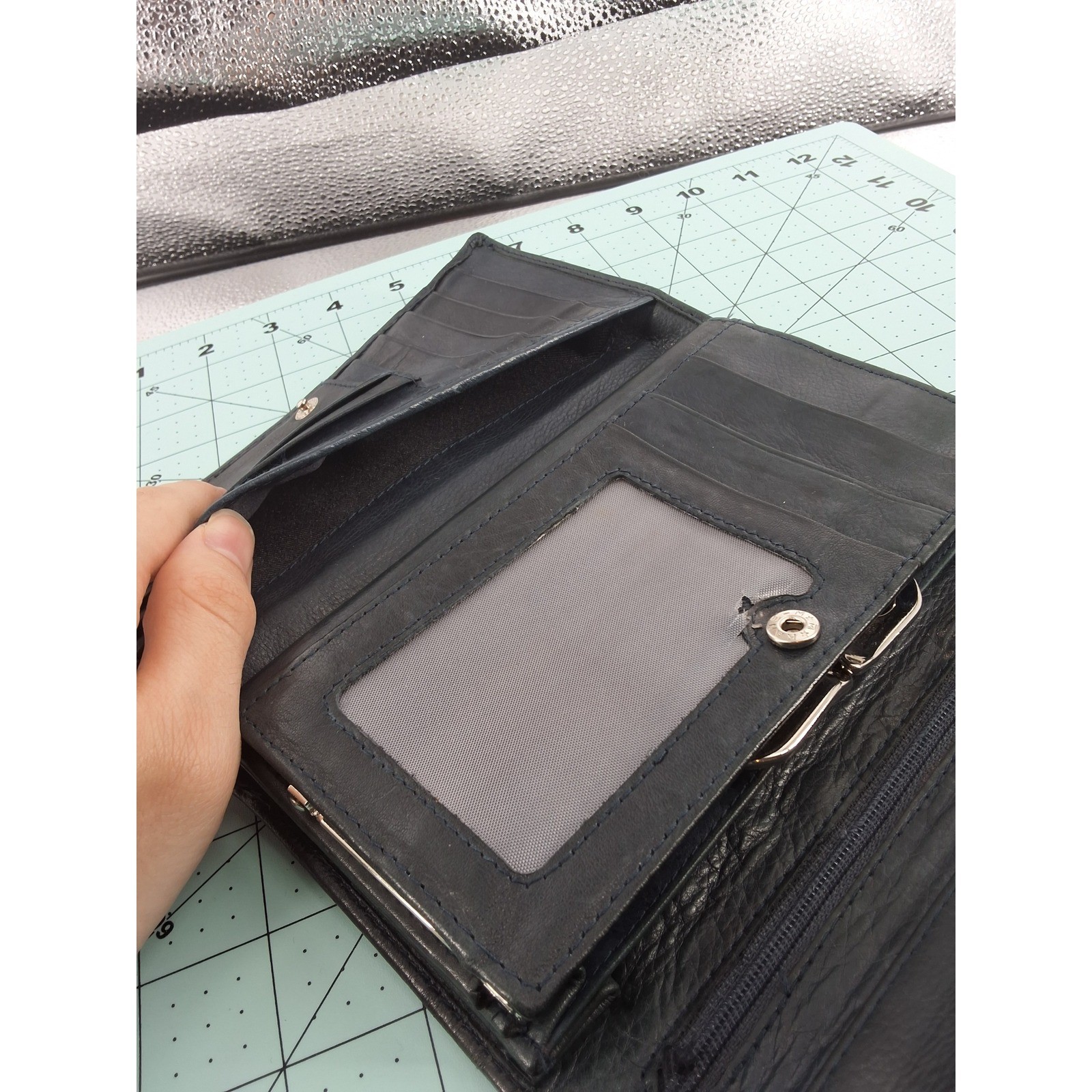 Classic Black Leather Bifold Wallet |‎ Snap Closure | Card Slots - View 9